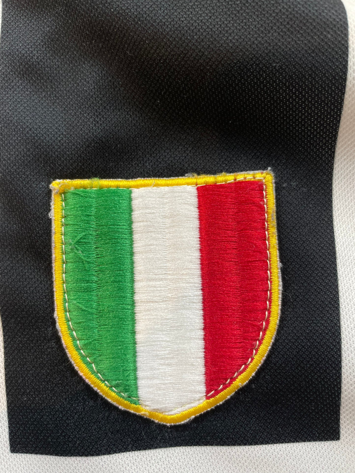 Store Shirt • Juventus • 1997 • Kappa • Home • Size M
