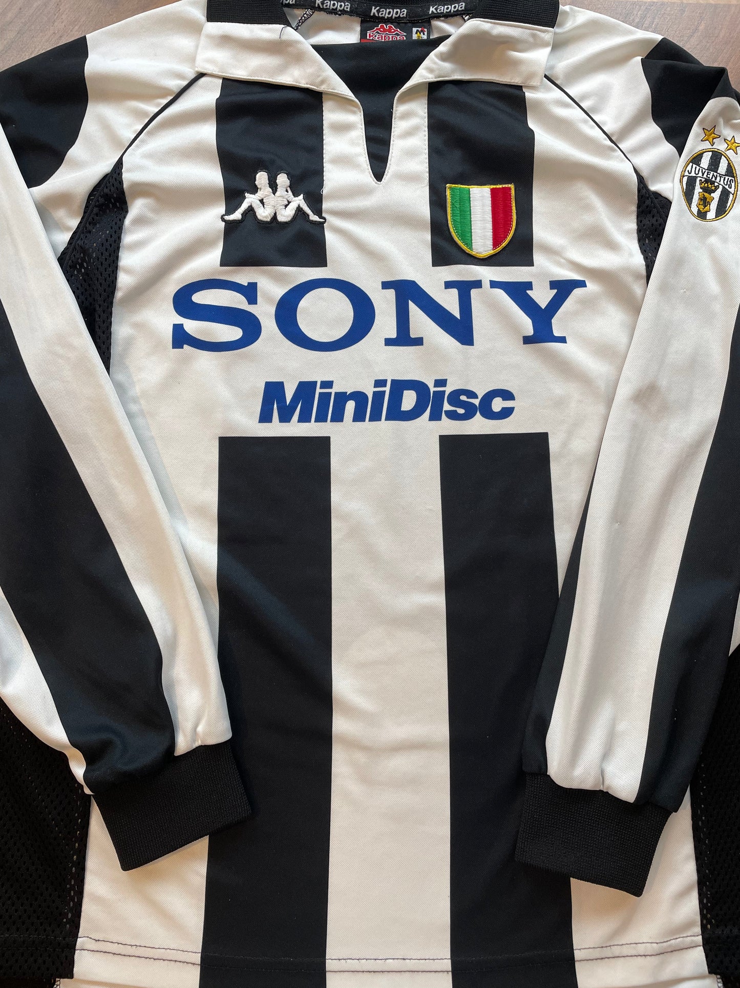 Store Shirt • Juventus • 1997 • Kappa • Home • Size M