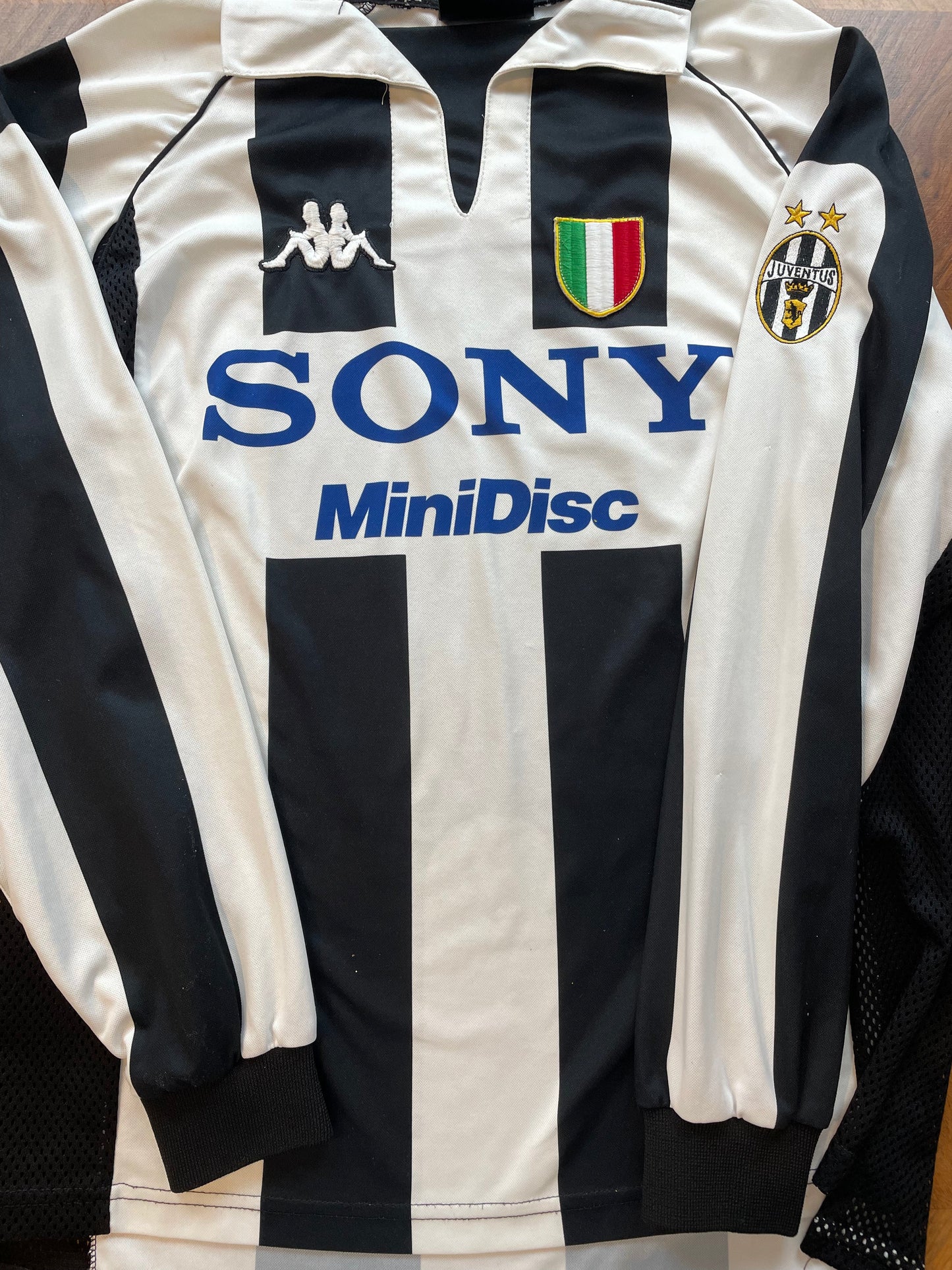 Store Shirt • Juventus • 1997 • Kappa • Home • Size M
