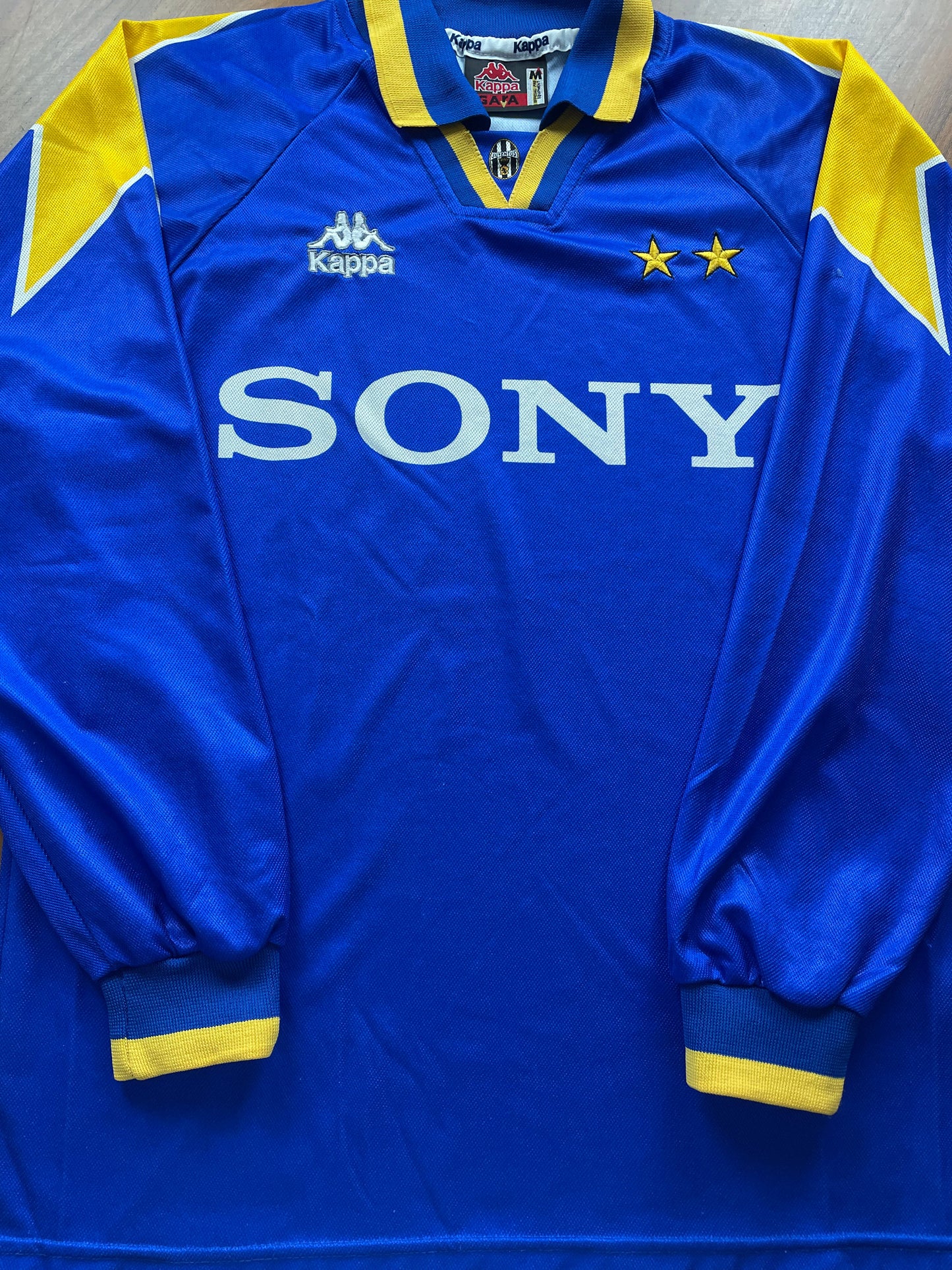 Store Shirt • Juventus • 1996 • Kappa • Away • Size M