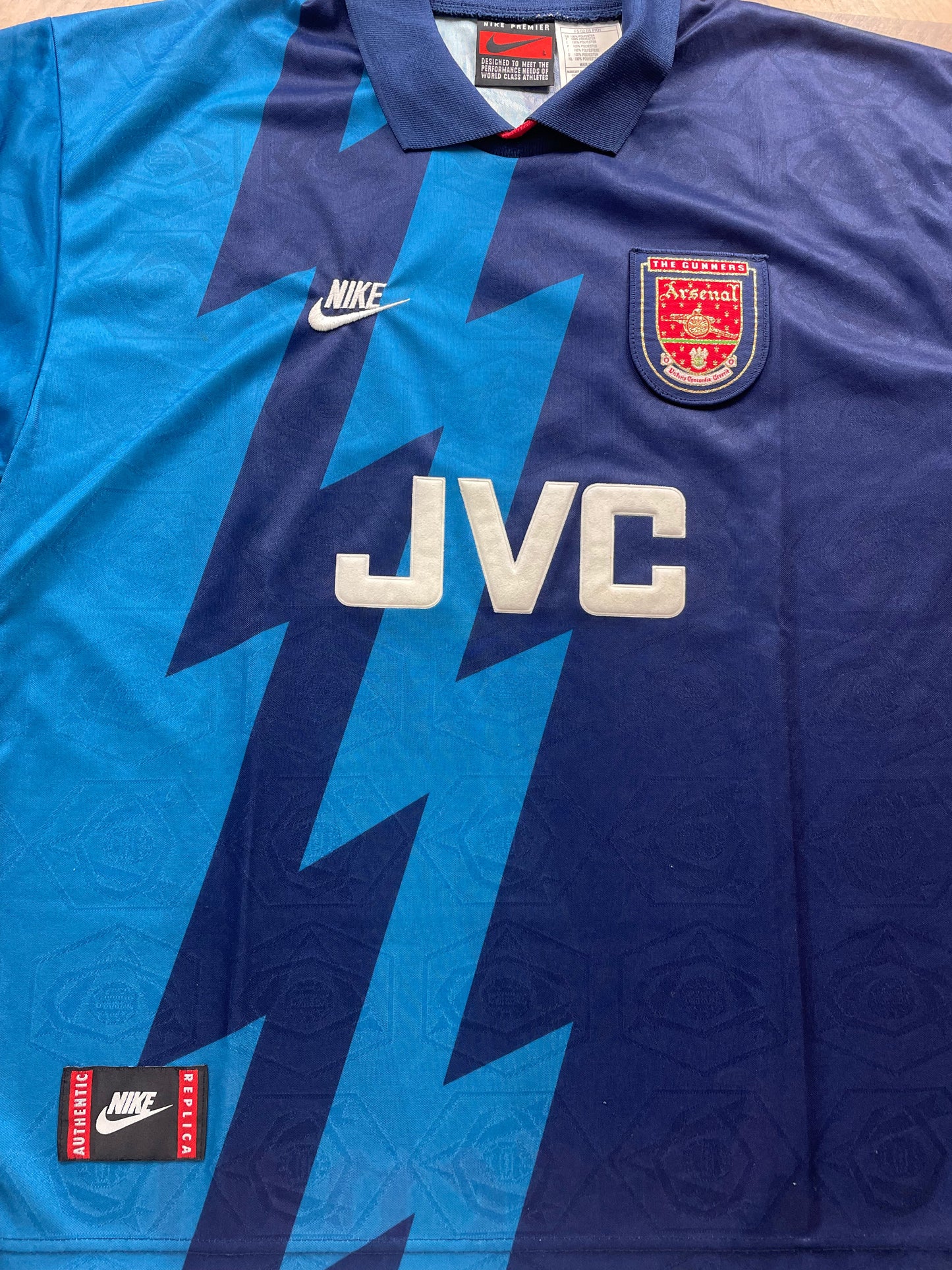 Store Shirt • Arsenal • 1995 • Nike • Away • Size L