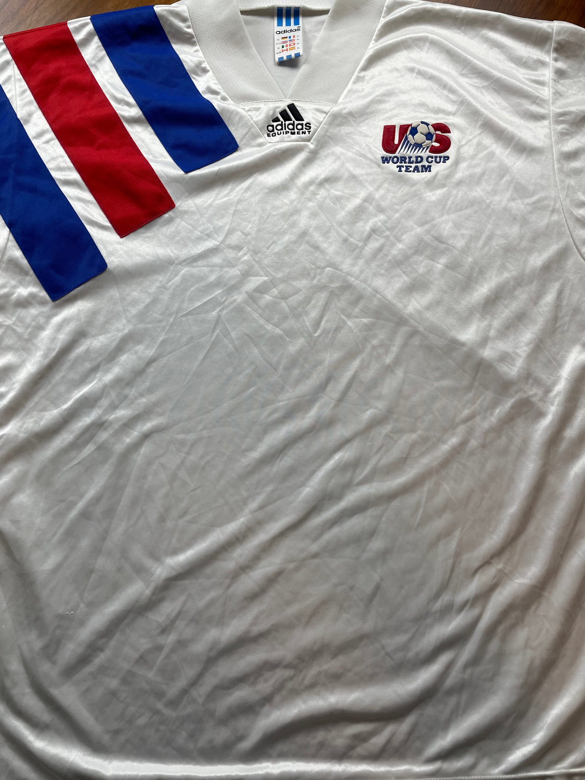  and blue block pattern on the right shoulder and upper sleeve.
