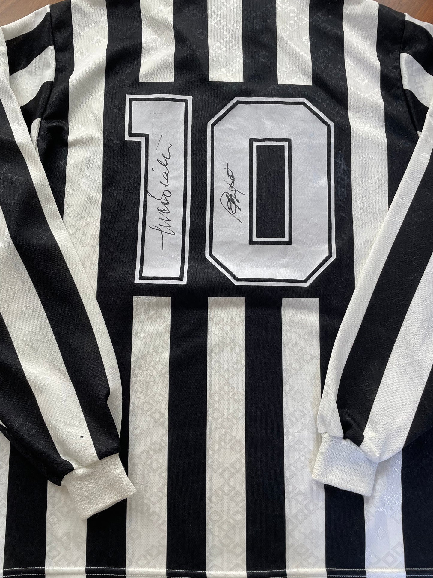 Store Shirt • Juventus • 1993 • Kappa • Home • #10 • Size L • Signed by Baggio, Vialli and Trapattoni