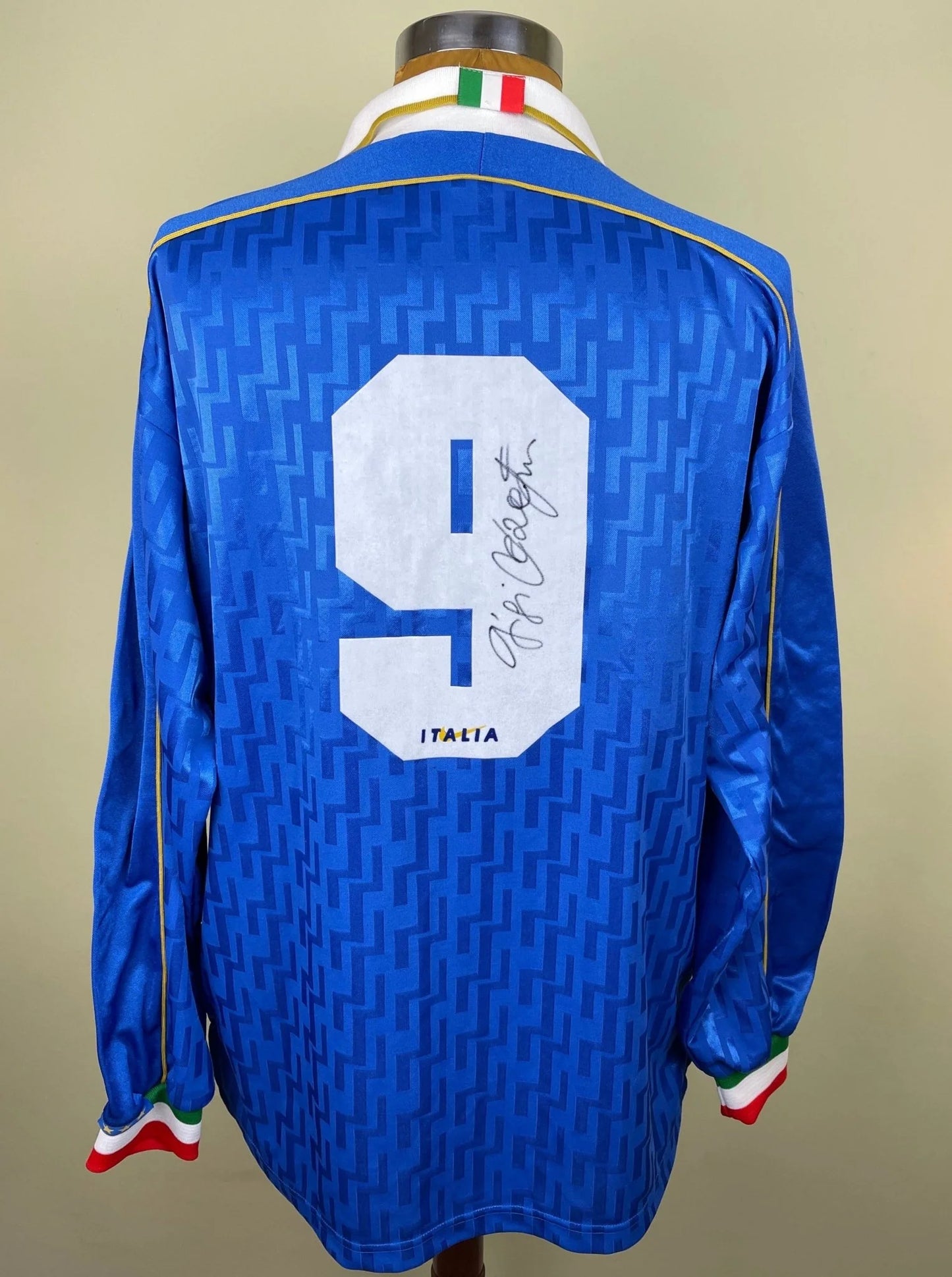 Match Shirt • National • Italia • 1995 • Nike • Home • #09 • Pierluigi Casiraghi • Euro 96 Qualifiers • Signed
