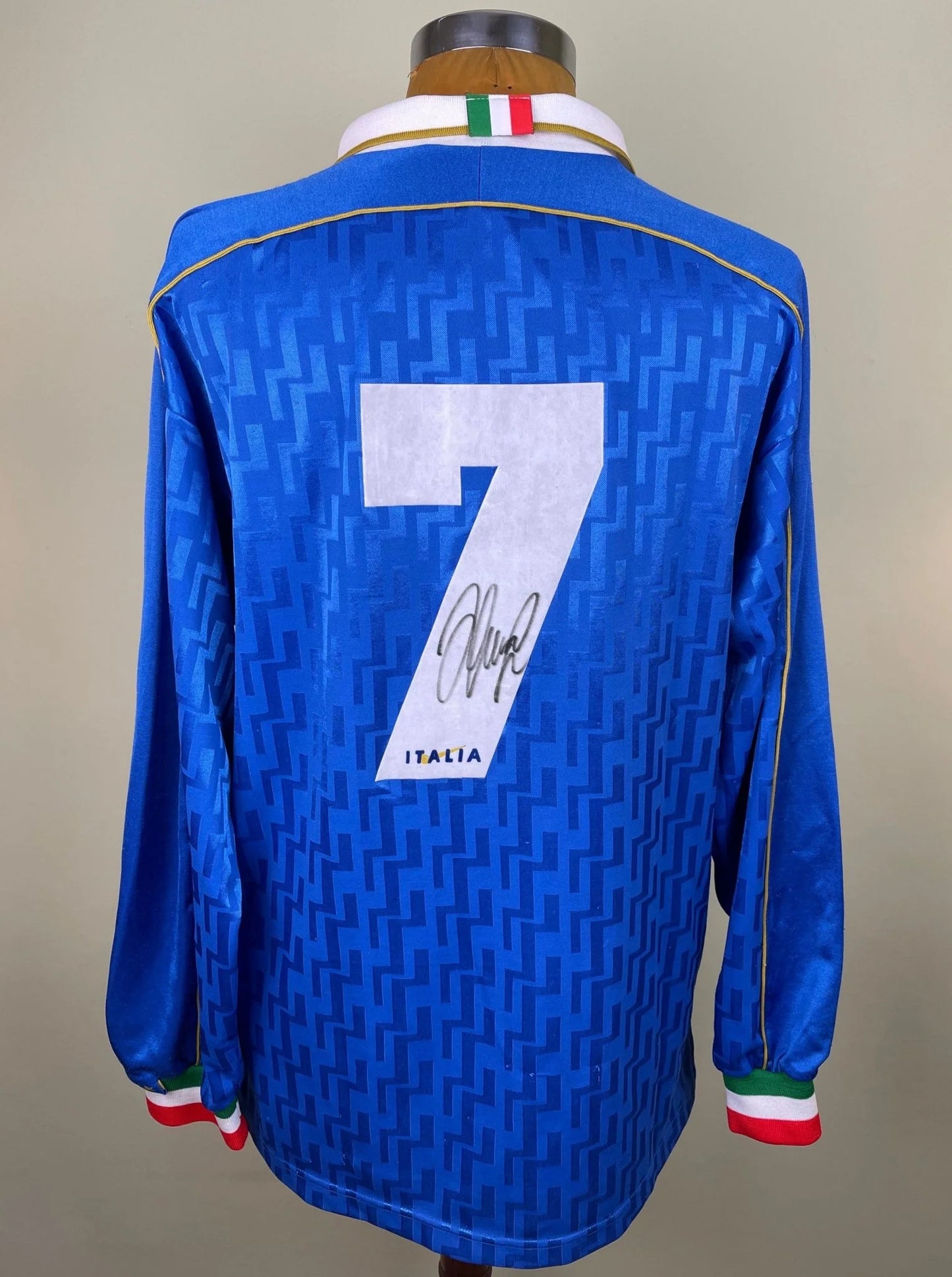 Match Shirt • National • Italia • 1995 • Nike • Home • #07 • Angelo Di Livio • Euro 96 Qualifiers • Signed