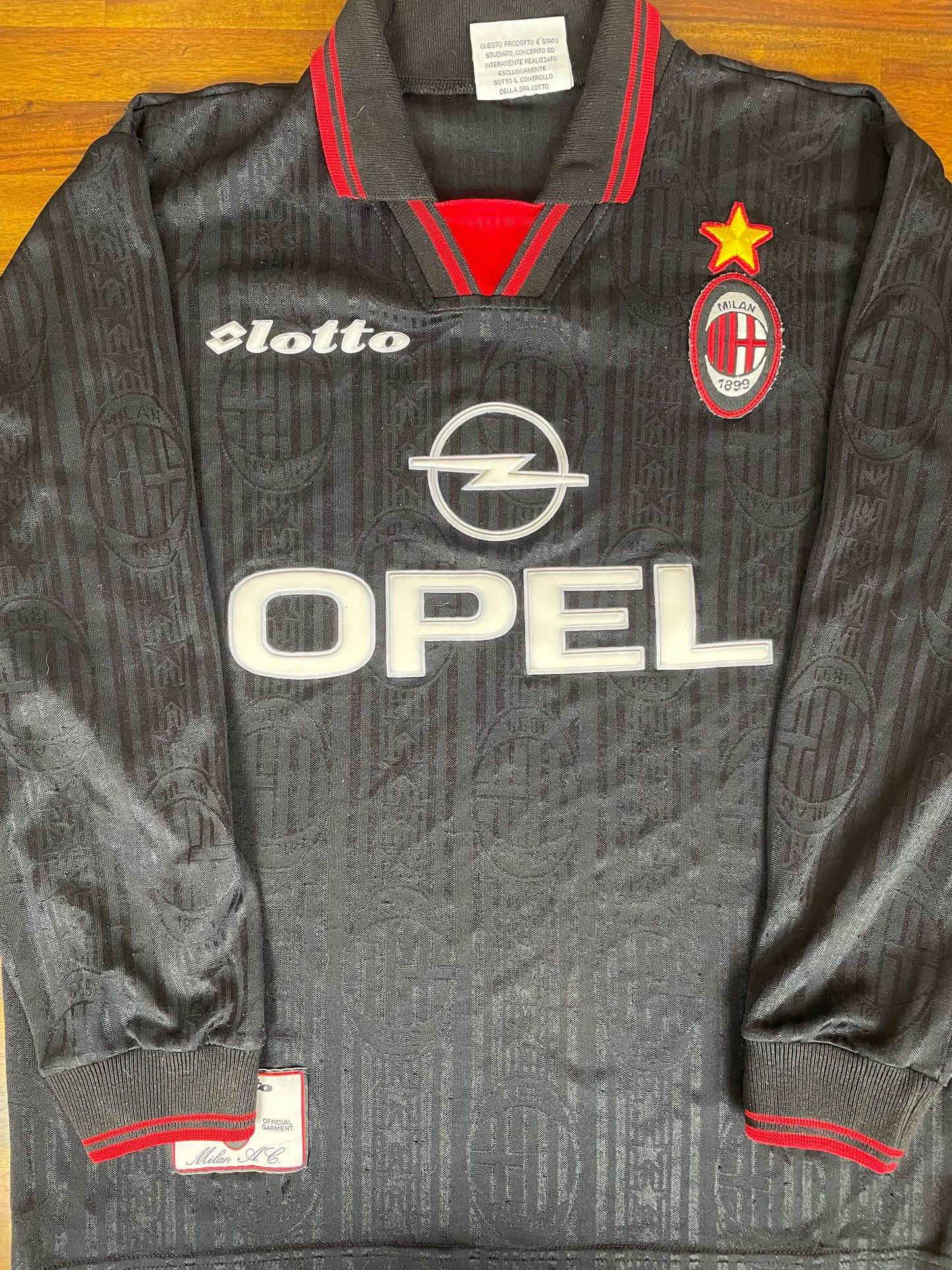 Store Shirt • AC Milan • 1997 • Lotto • Third • Size M