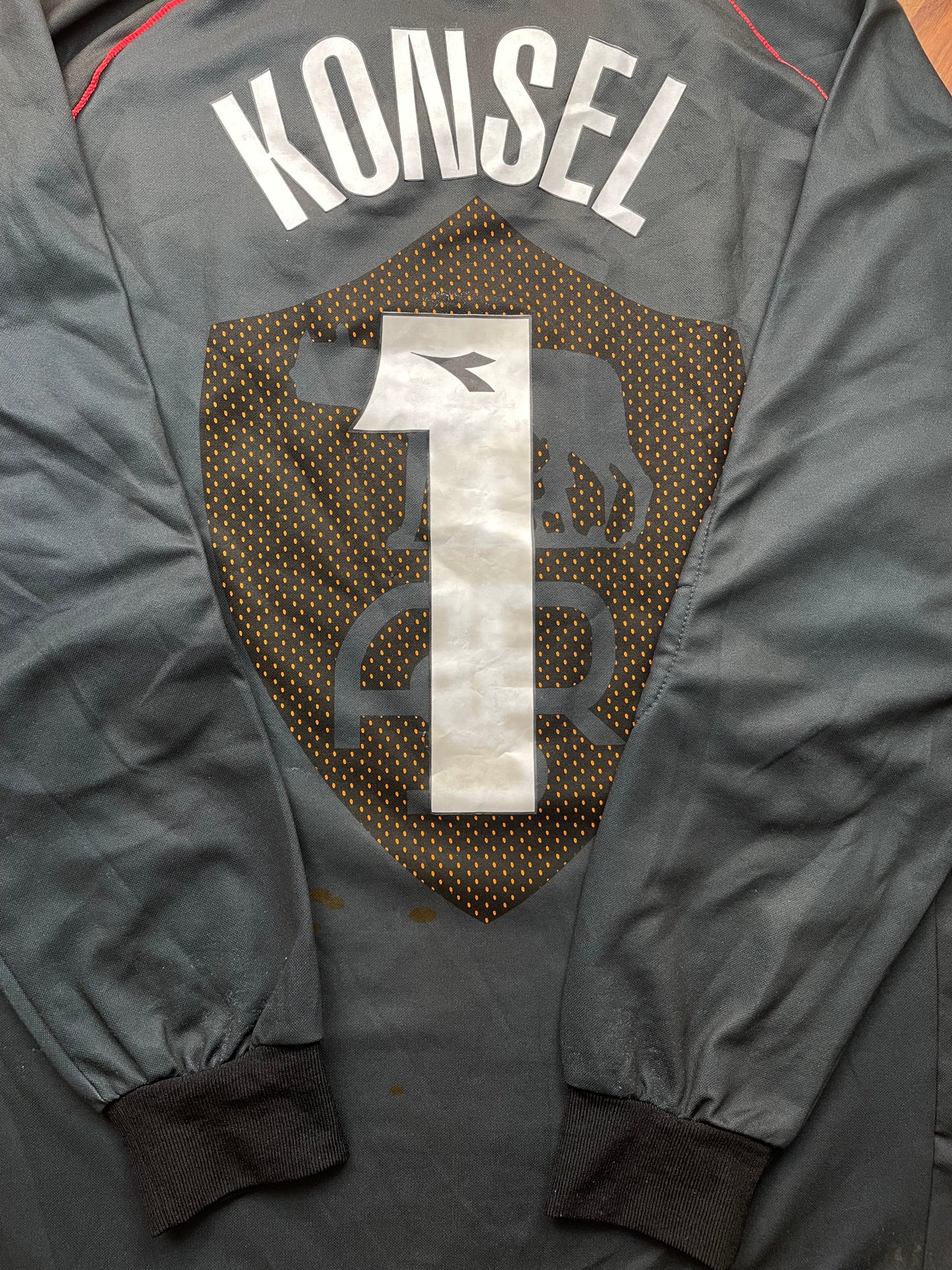 Store Shirt • Roma • 1997 • Asics • Keeper • Michael Konsel • Size S