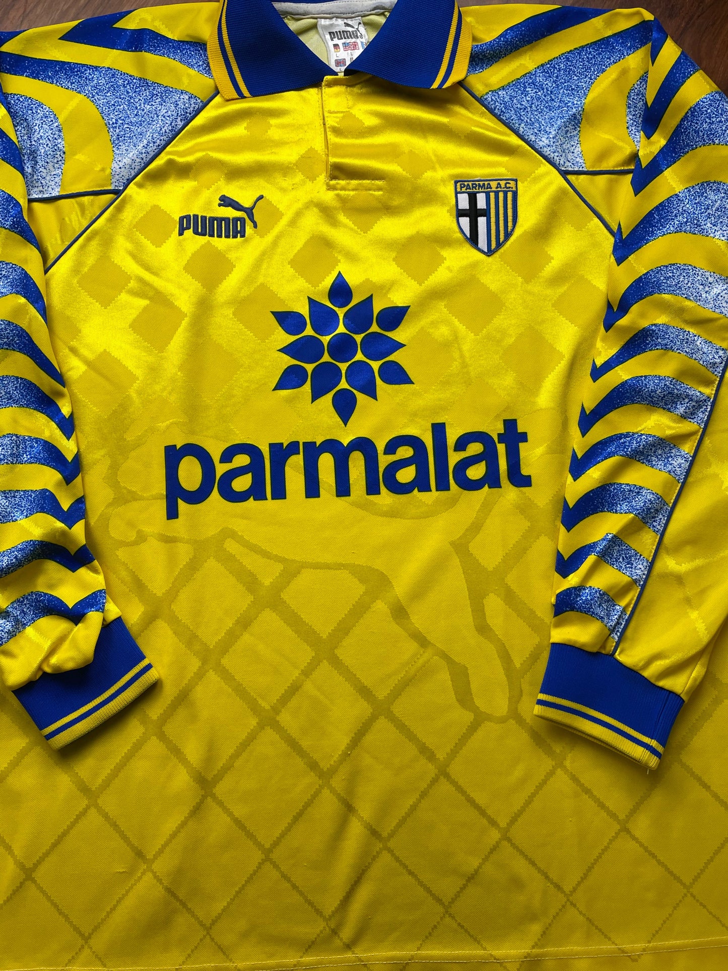 Store Shirt • Parma • 1995 • Puma • Away • Size XL • With Shorts