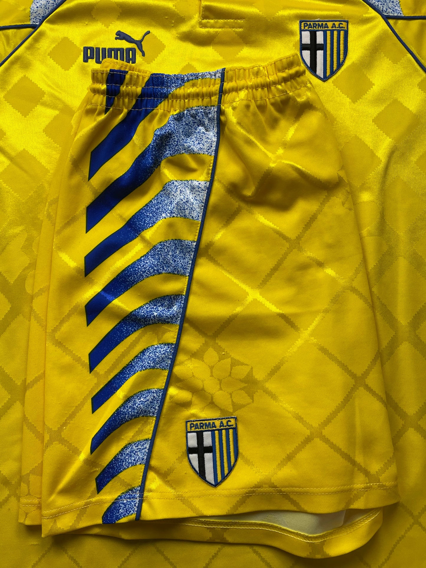 Store Shirt • Parma • 1995 • Puma • Away • Size XL • With Shorts