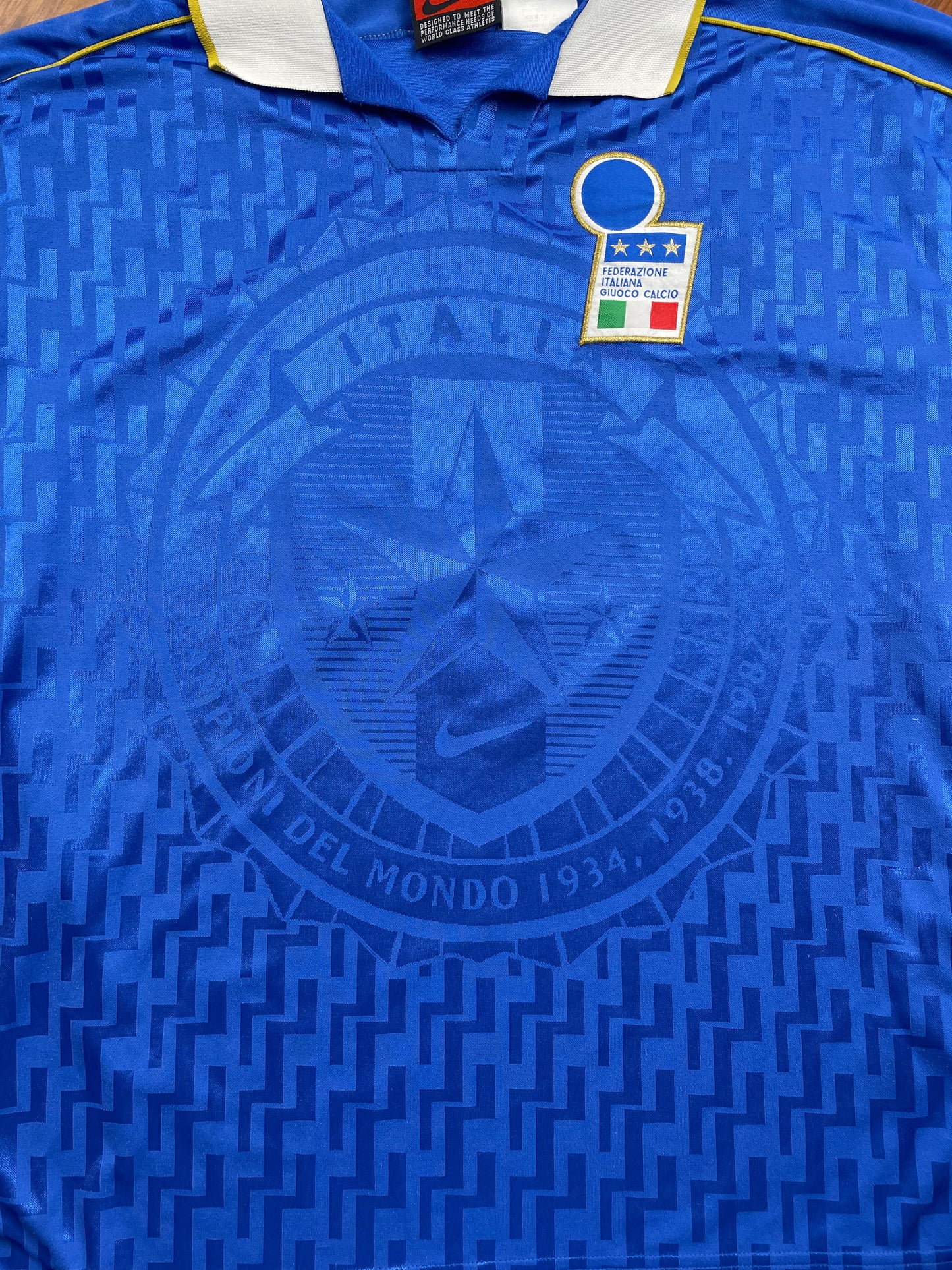 Match Shirt • National • Italia • 1995 • Nike • Home • #09 • Pierluigi Casiraghi • vs Ukraine • Euro 96 Qualifiers