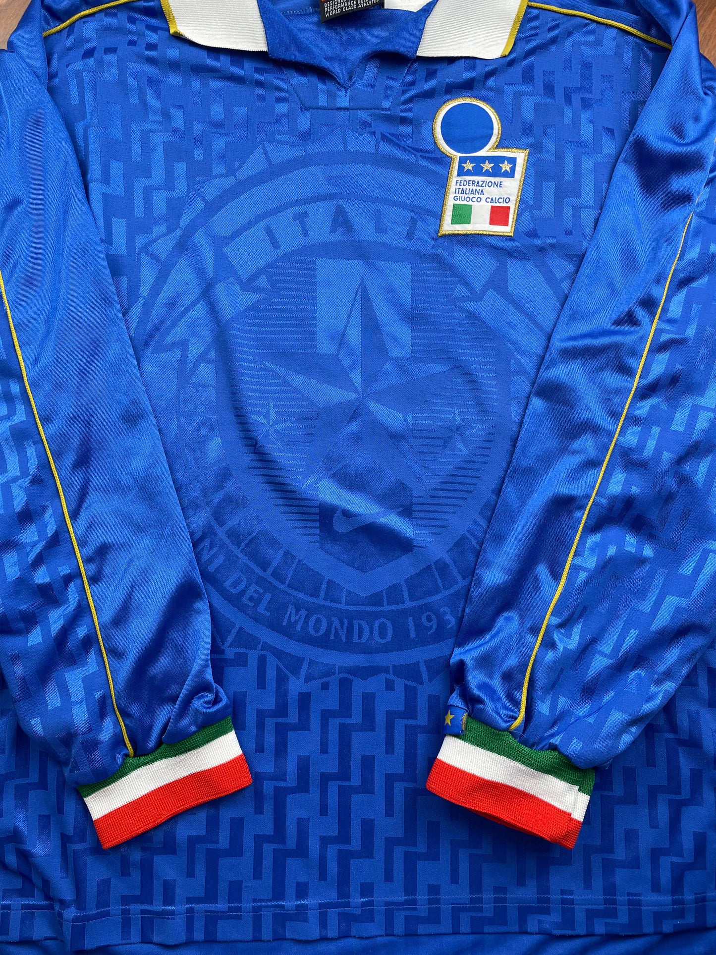 Match Shirt • National • Italia • 1995 • Nike • Home • #09 • Pierluigi Casiraghi • vs Ukraine • Euro 96 Qualifiers