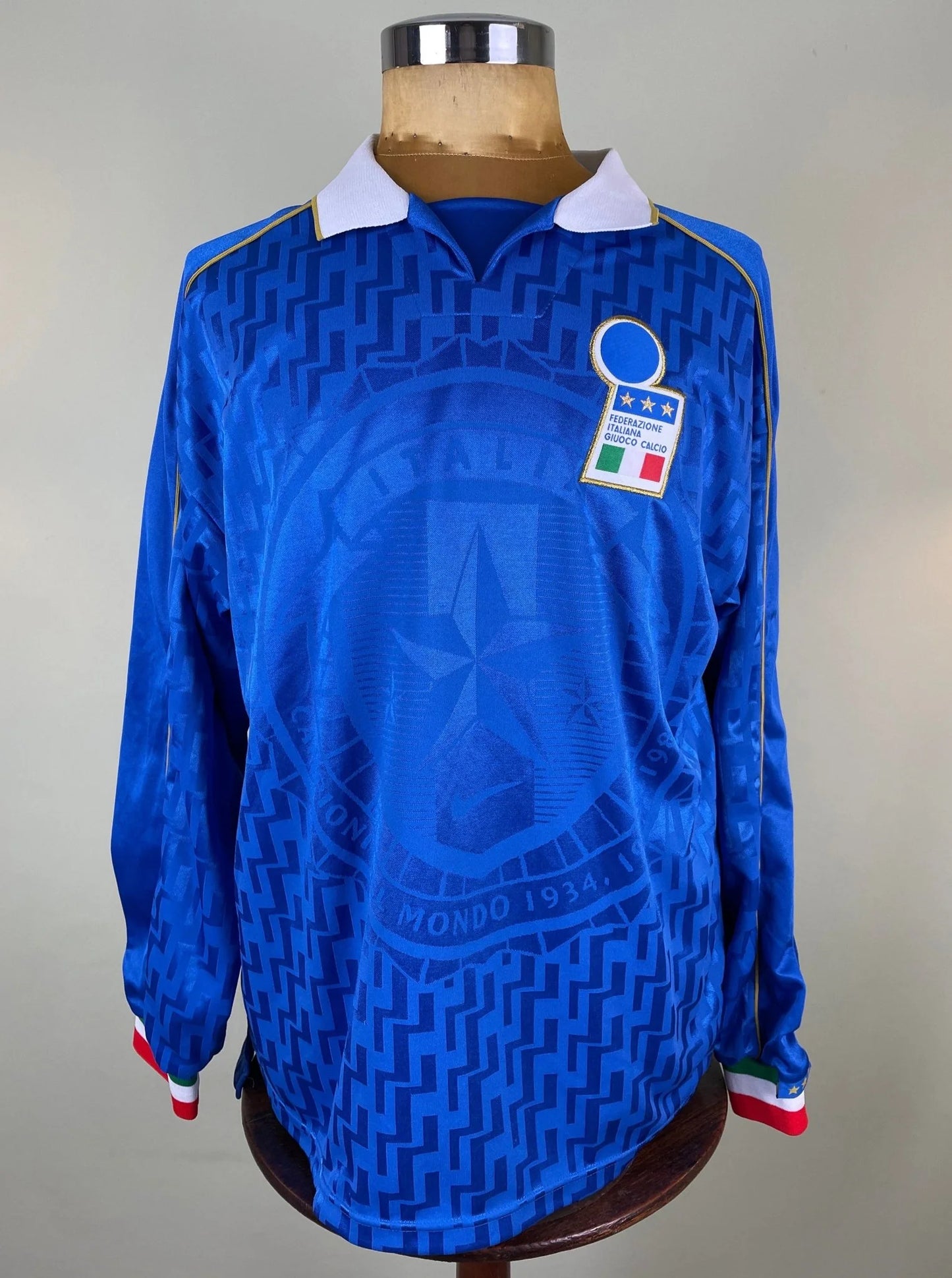 Match Shirt • National • Italia • 1995 • Nike • Home • #04 • Demetrio Albertini • vs Estonia • Euro 96 Qualifiers