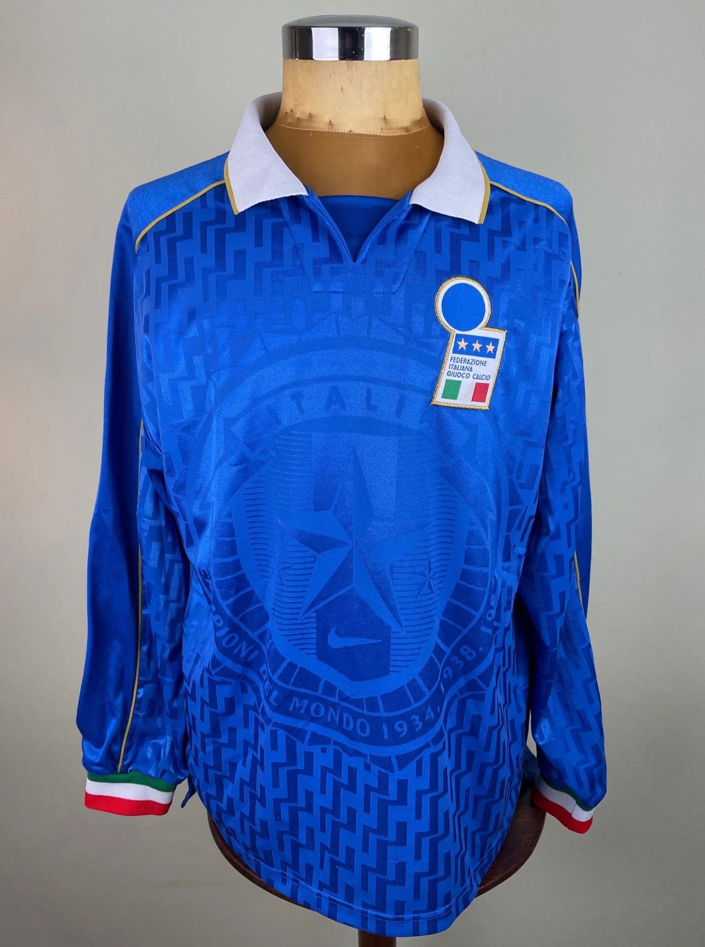 Match Shirt • National • Italia • 1995 • Nike • Home • #10 • Gianfranco Zola • vs Ukraine • Euro 96 Qualifiers