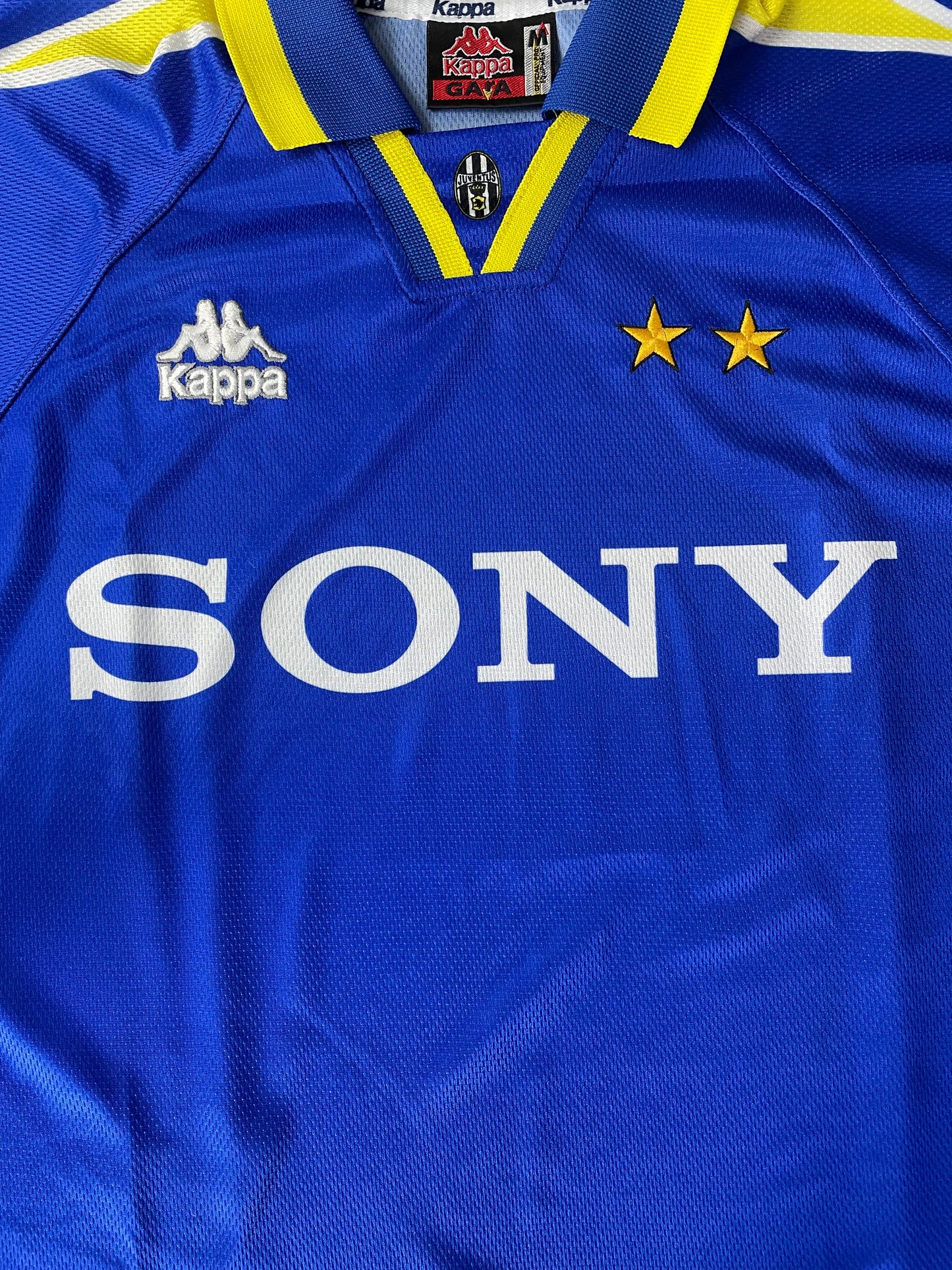 Store Shirt • Juventus • 1996 • Kappa • Size M 