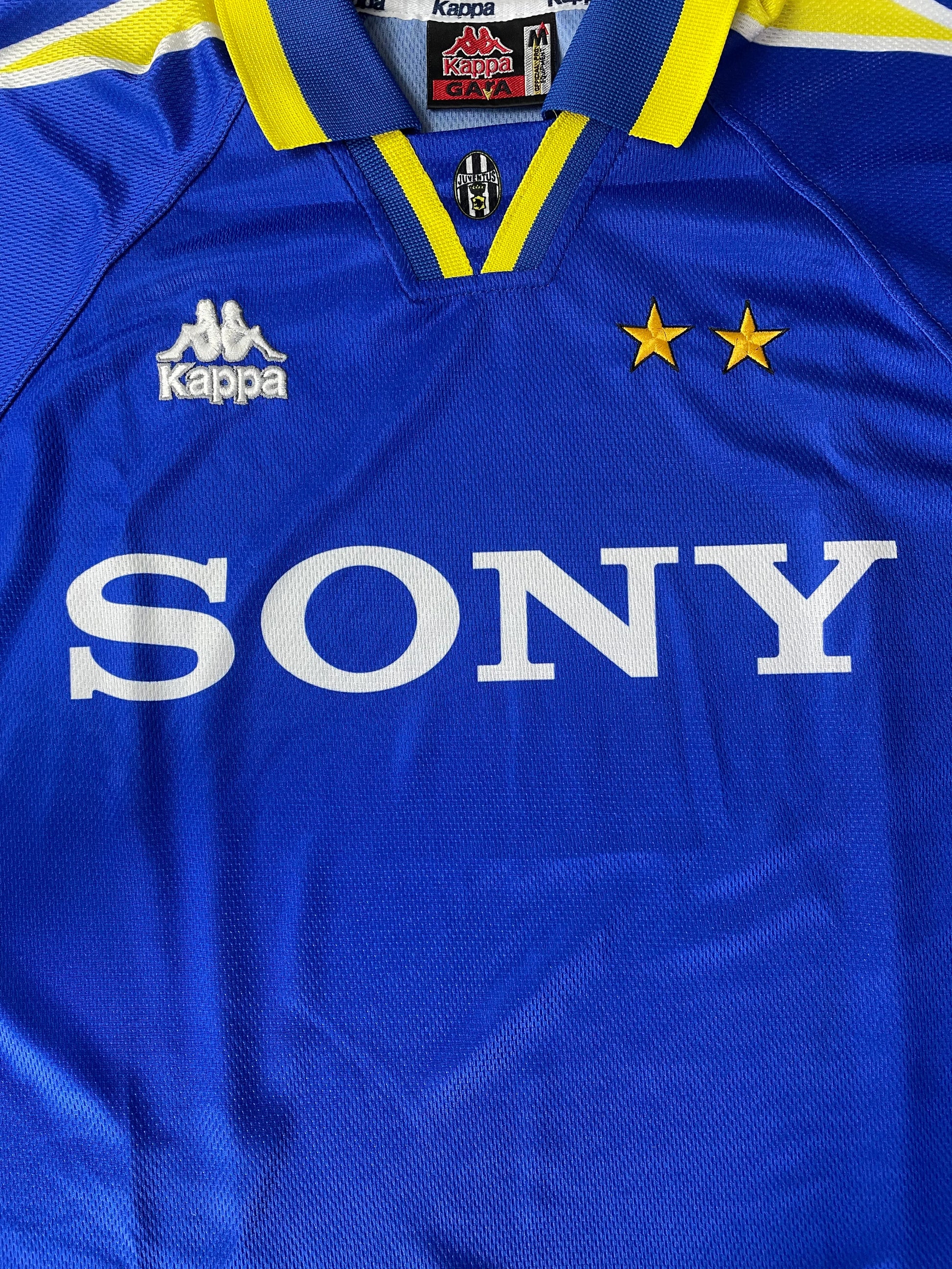 Store Shirt • Juventus • 1996 • Kappa • Size M 
