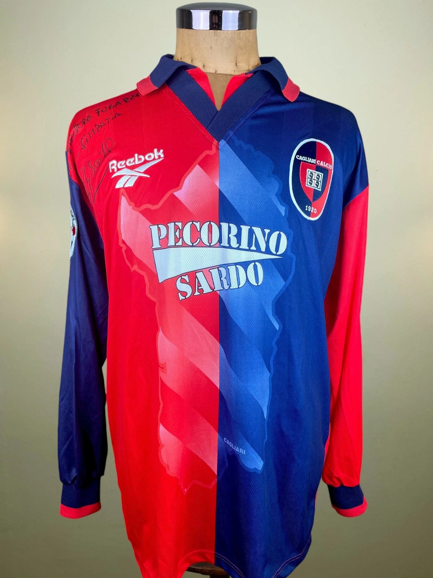 Match Shirt • Club • Cagliari • 1997 • Reebok • Home • #10 • Fabian O'Neill • Match Worn • Signed