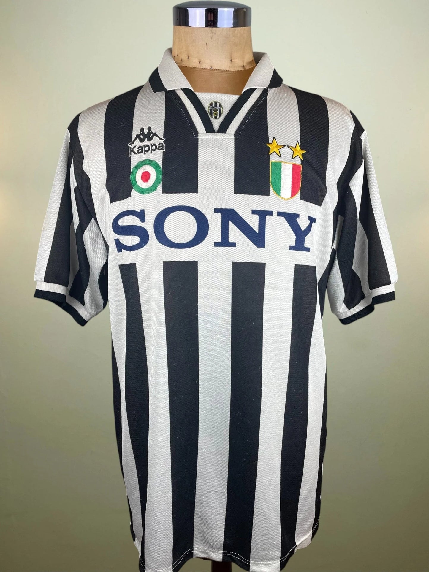 Match Shirt • Club • Juventus • 1995 • Kappa • Home • #6 • Paolo Sousa • Match Worn