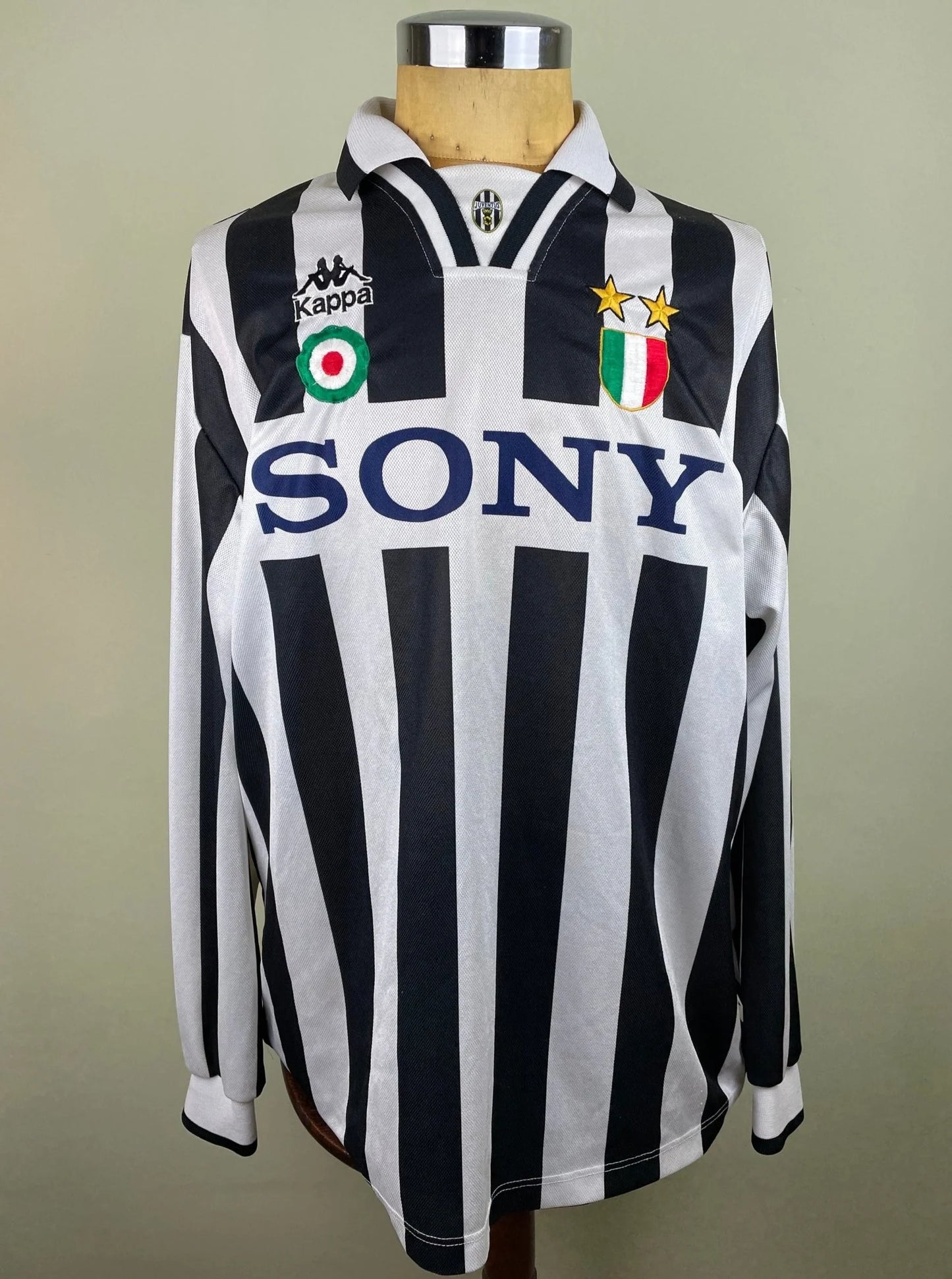 Match Shirt • Club • Juventus • 1995 • Kappa • Home • #8 • Antonio Conte • vs Cagliari