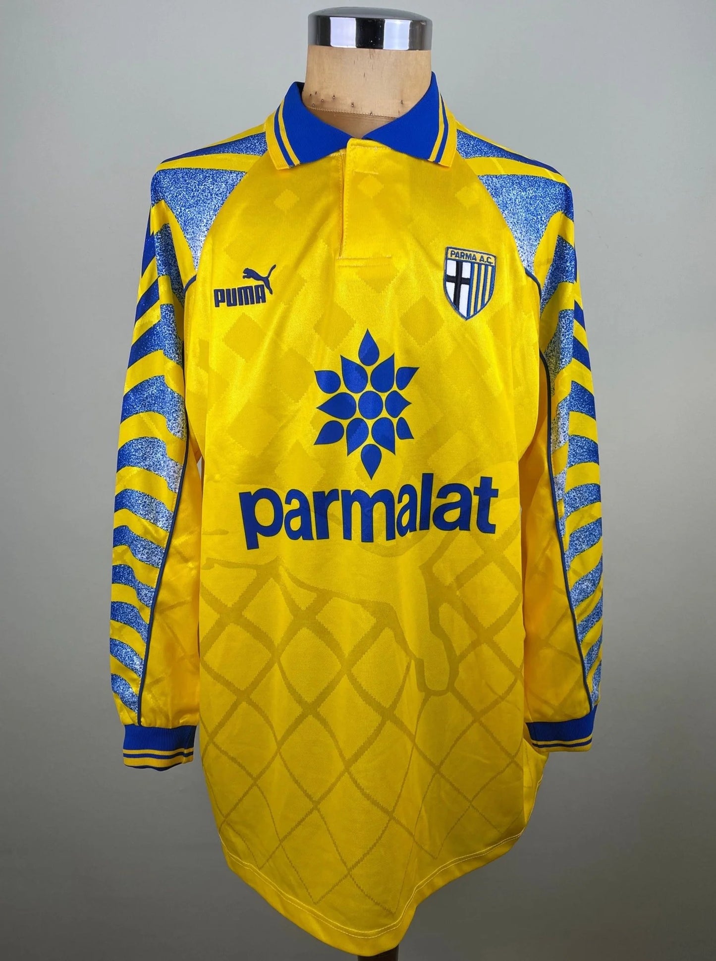 Match Shirt • Club • Parma • 1995 • Puma • Away • #8 • Hristo Stoichkov • Match Worn