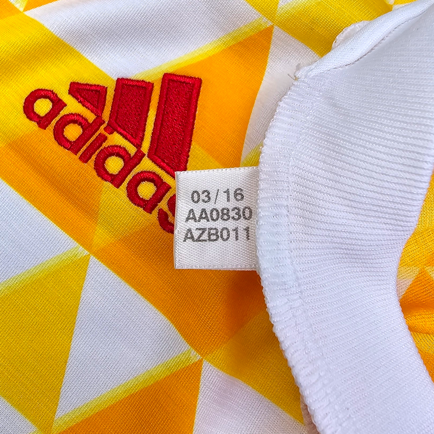 2016/17 Spain Away Football Shirt (L) Adidas #6 Iniesta