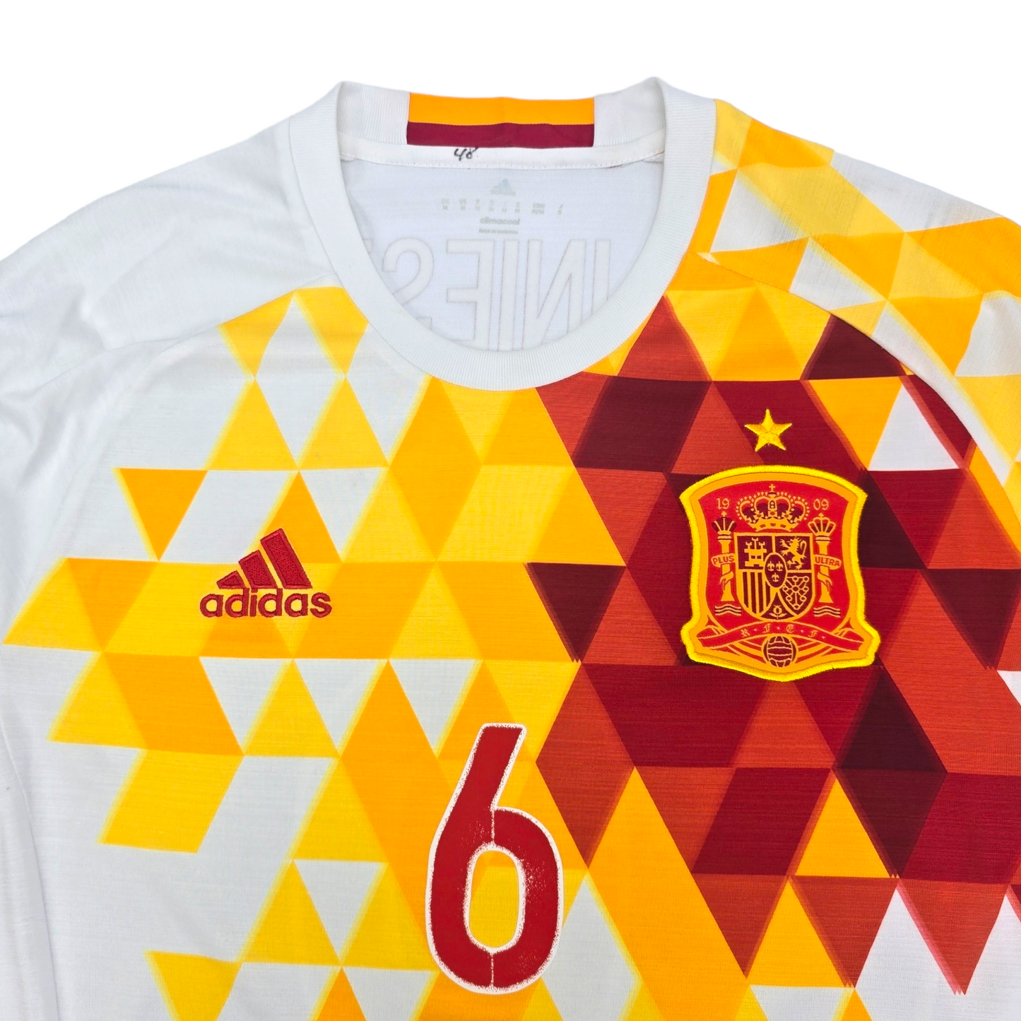 2016/17 Spain Away Football Shirt (L) Adidas #6 Iniesta