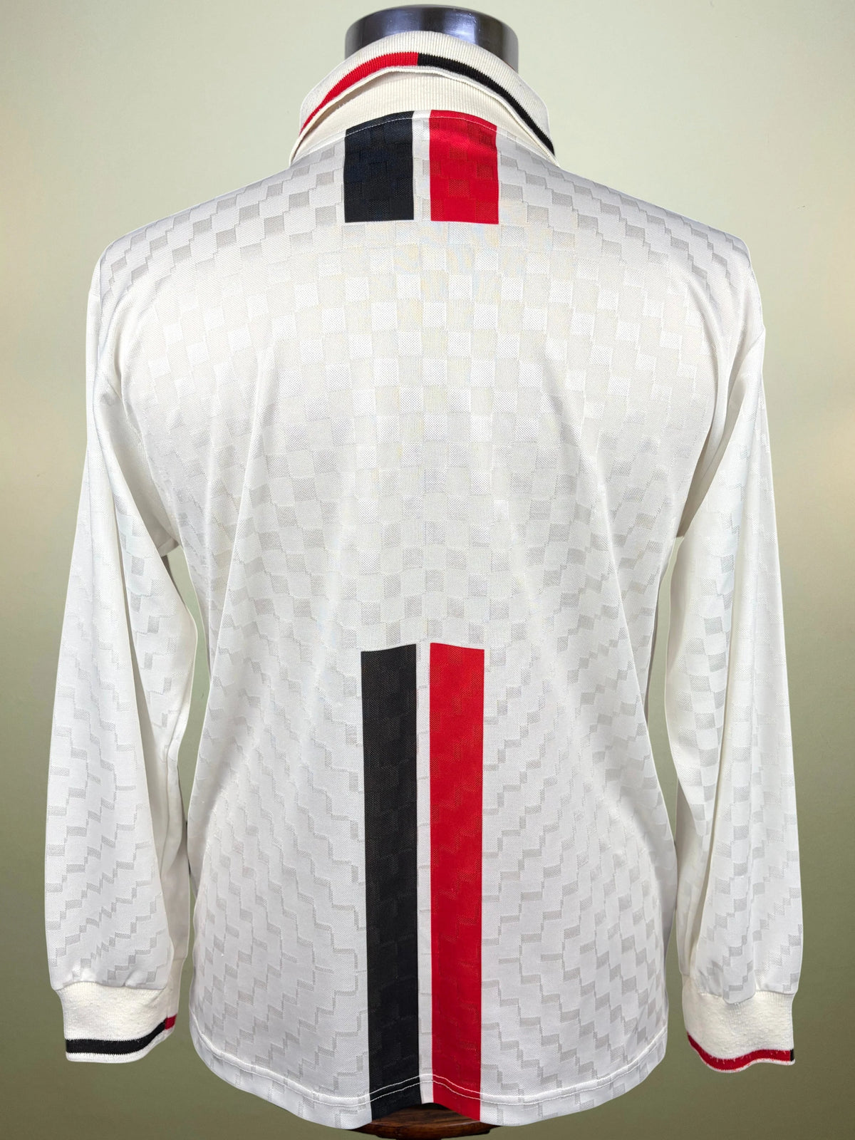  featuring a white textured pattern