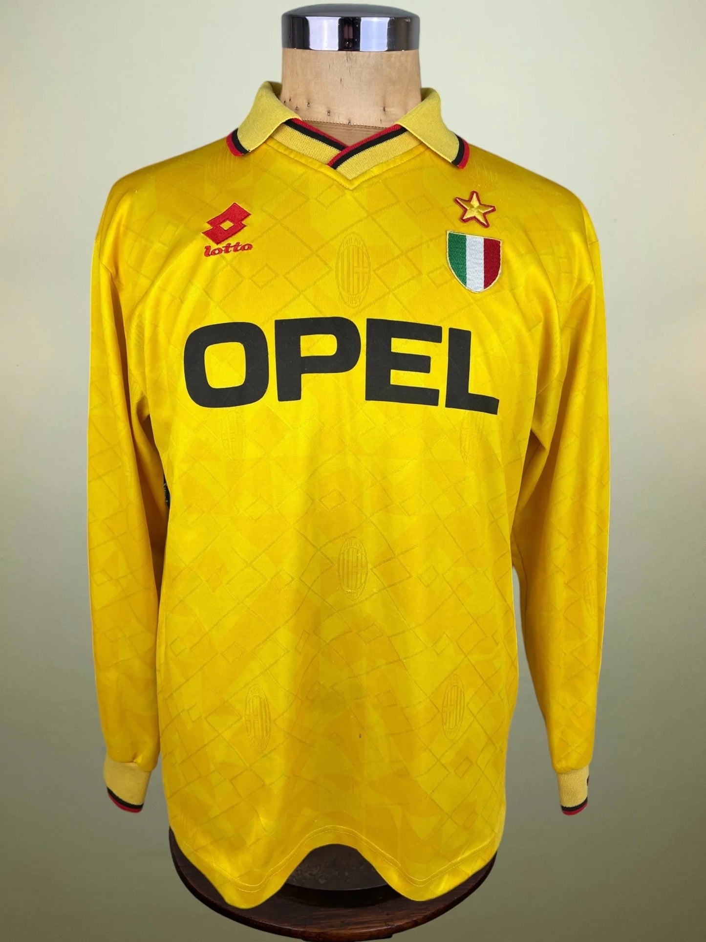 Store Shirt • AC Milan • 1995 • Lotto • Third • Super Cup Final • Size M