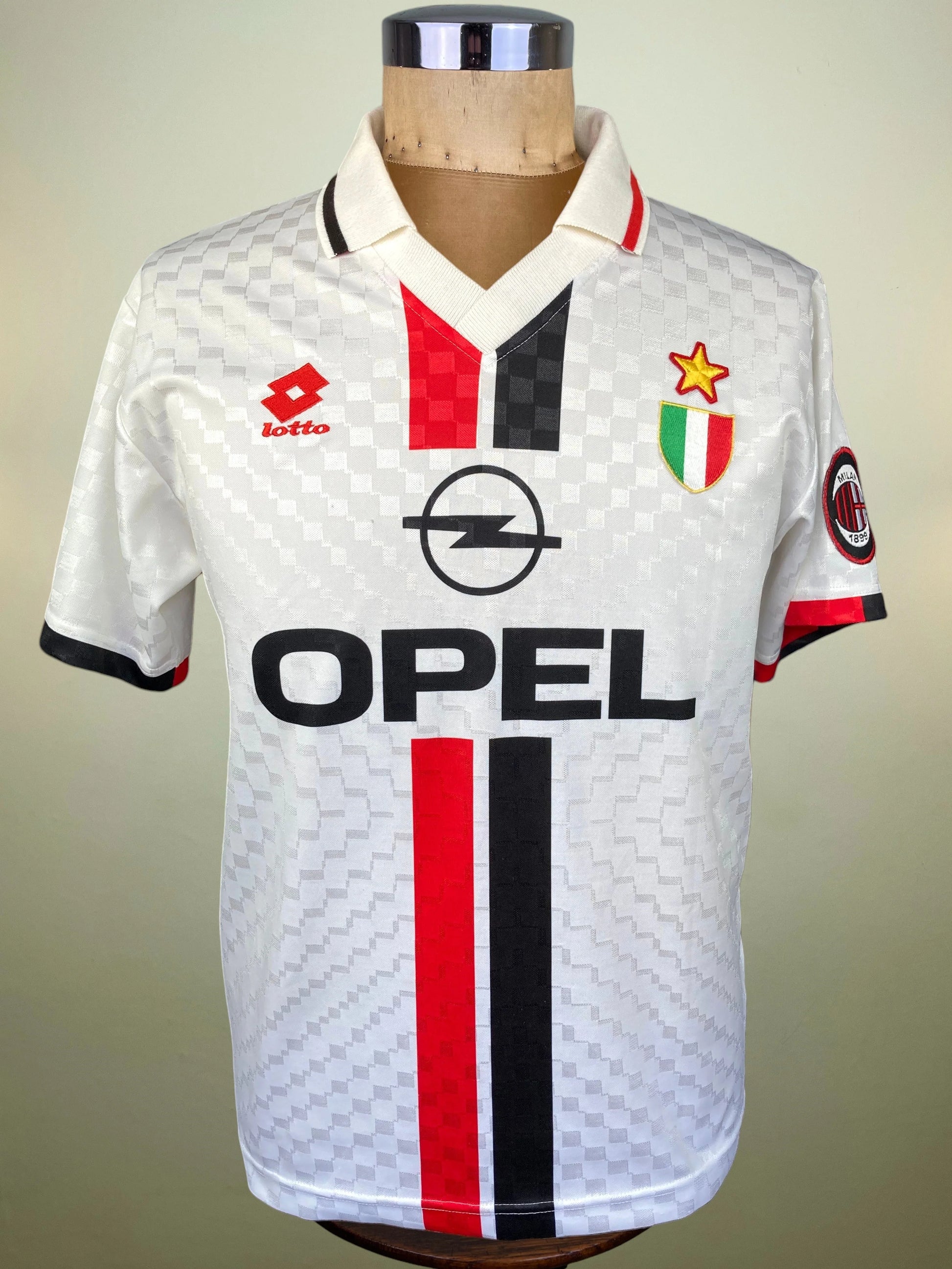  featuring 'BAGGIO' and the number '18' in red with black outlines