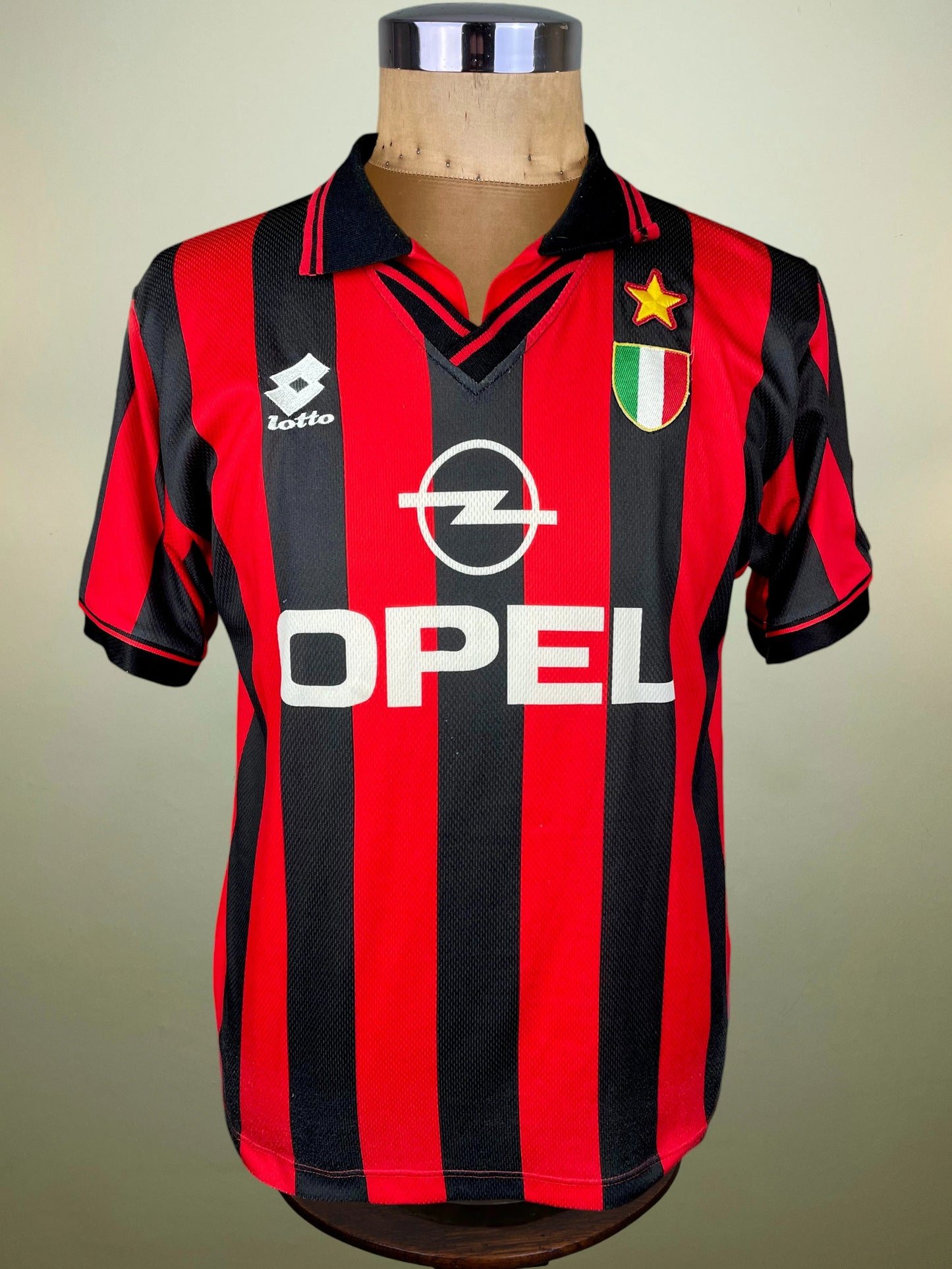  featuring 'WEAH' and the number '9' printed on the back in white and beige