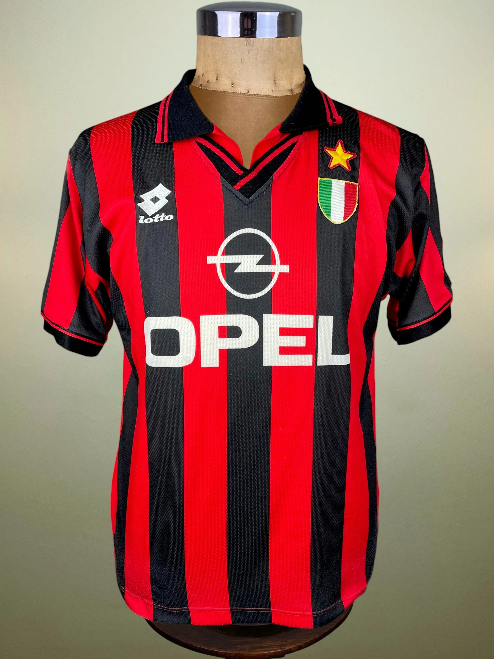  featuring 'WEAH' and the number '9' printed on the back in white and beige