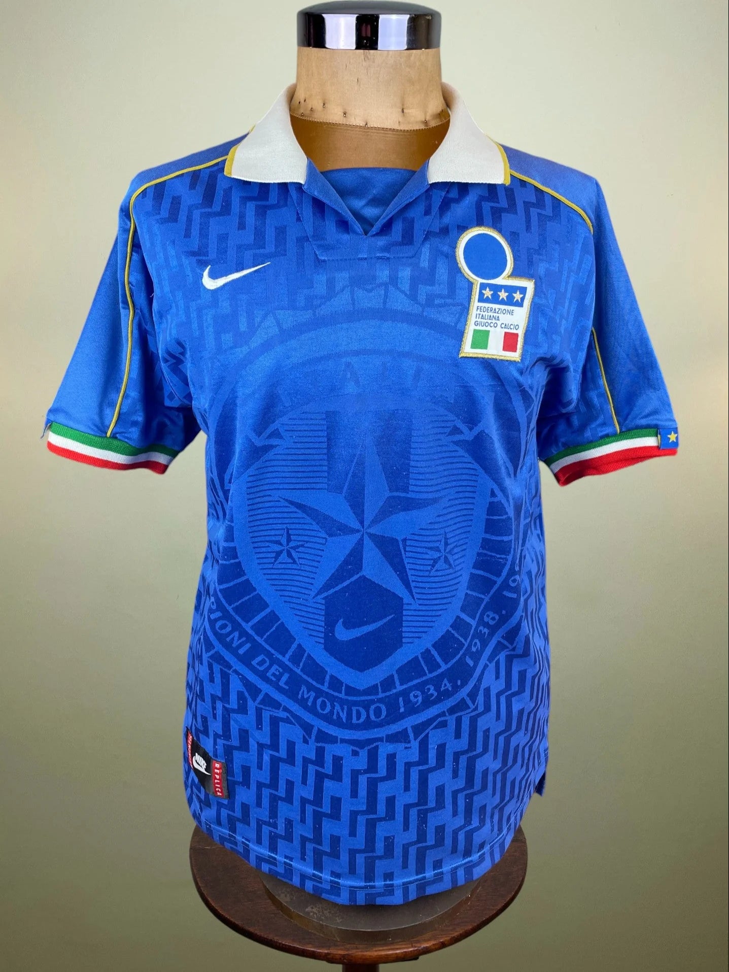 Store Shirt • Italia • 1995 • Nike • Home • Size S