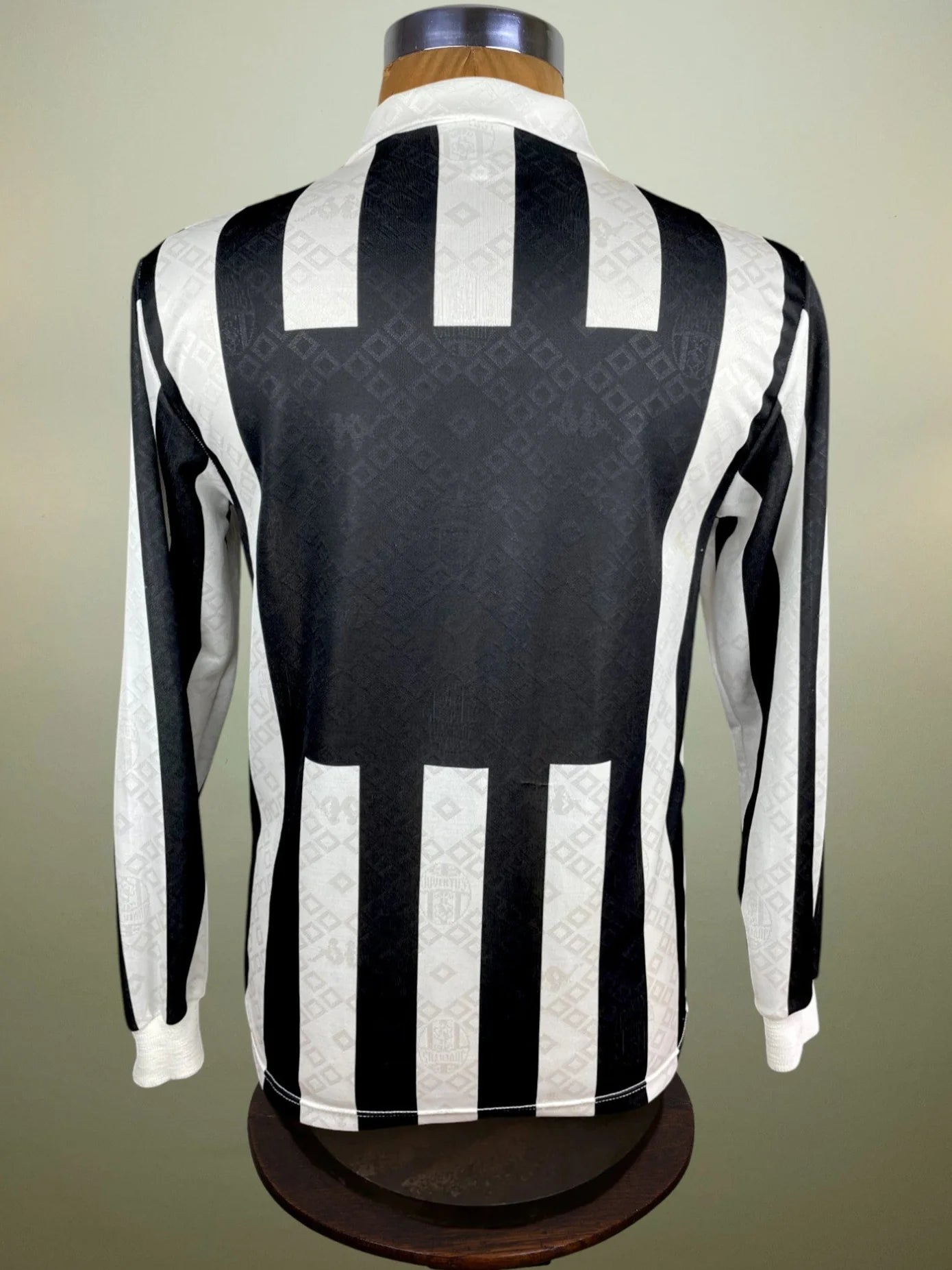 Store Shirt • Juventus • 1990 • Kappa • Home • Size M