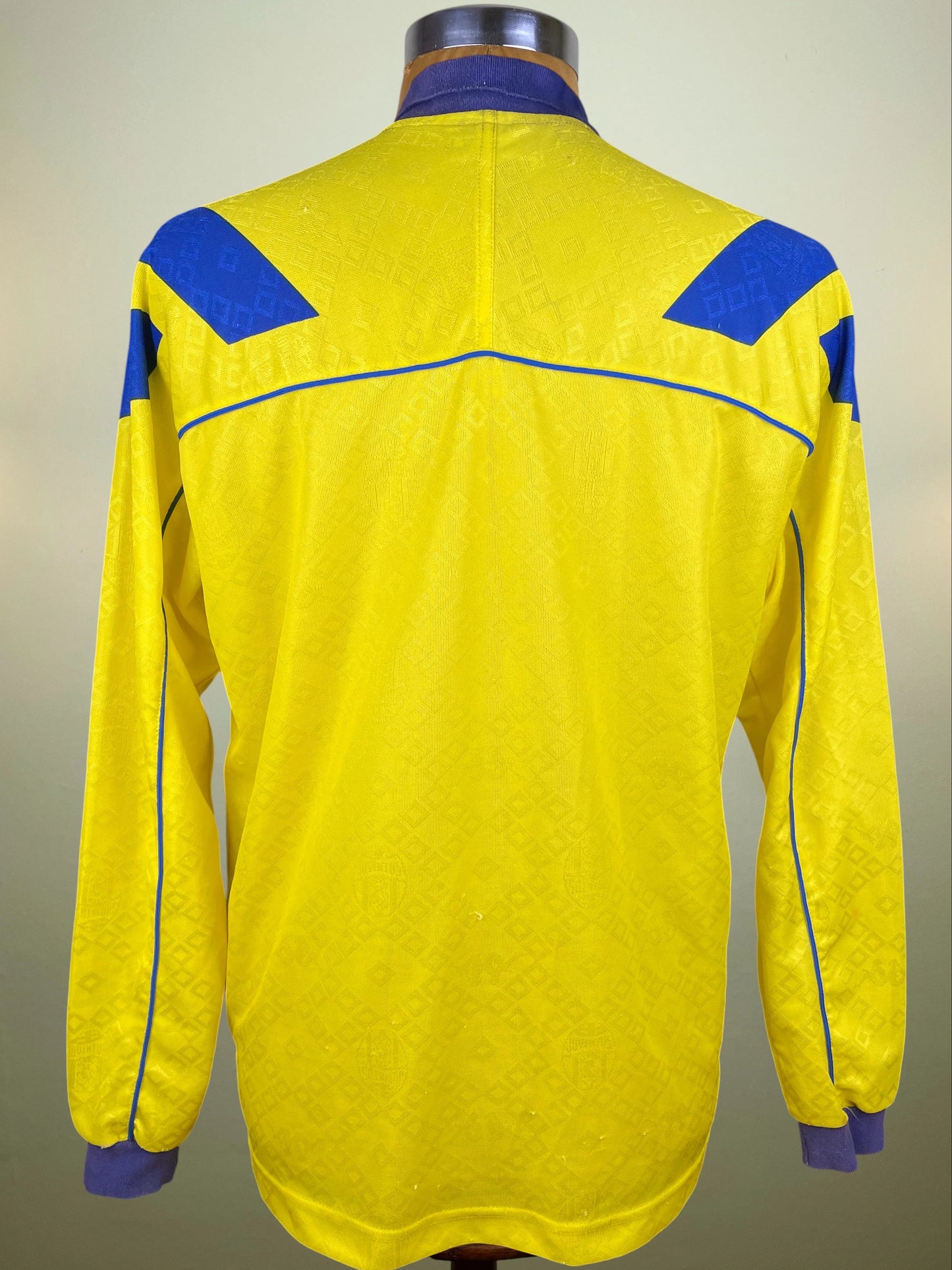 Store Shirt • Juventus • 1993 • Kappa • Away • Size L