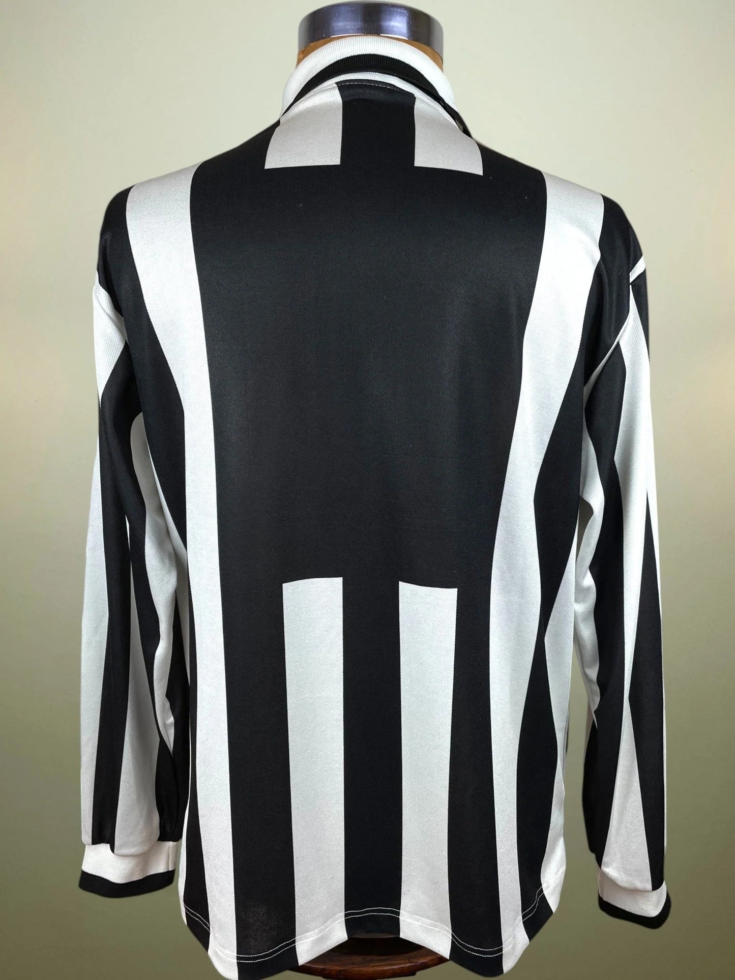 Store Shirt • Juventus • 1994 • Kappa • Home • Size M