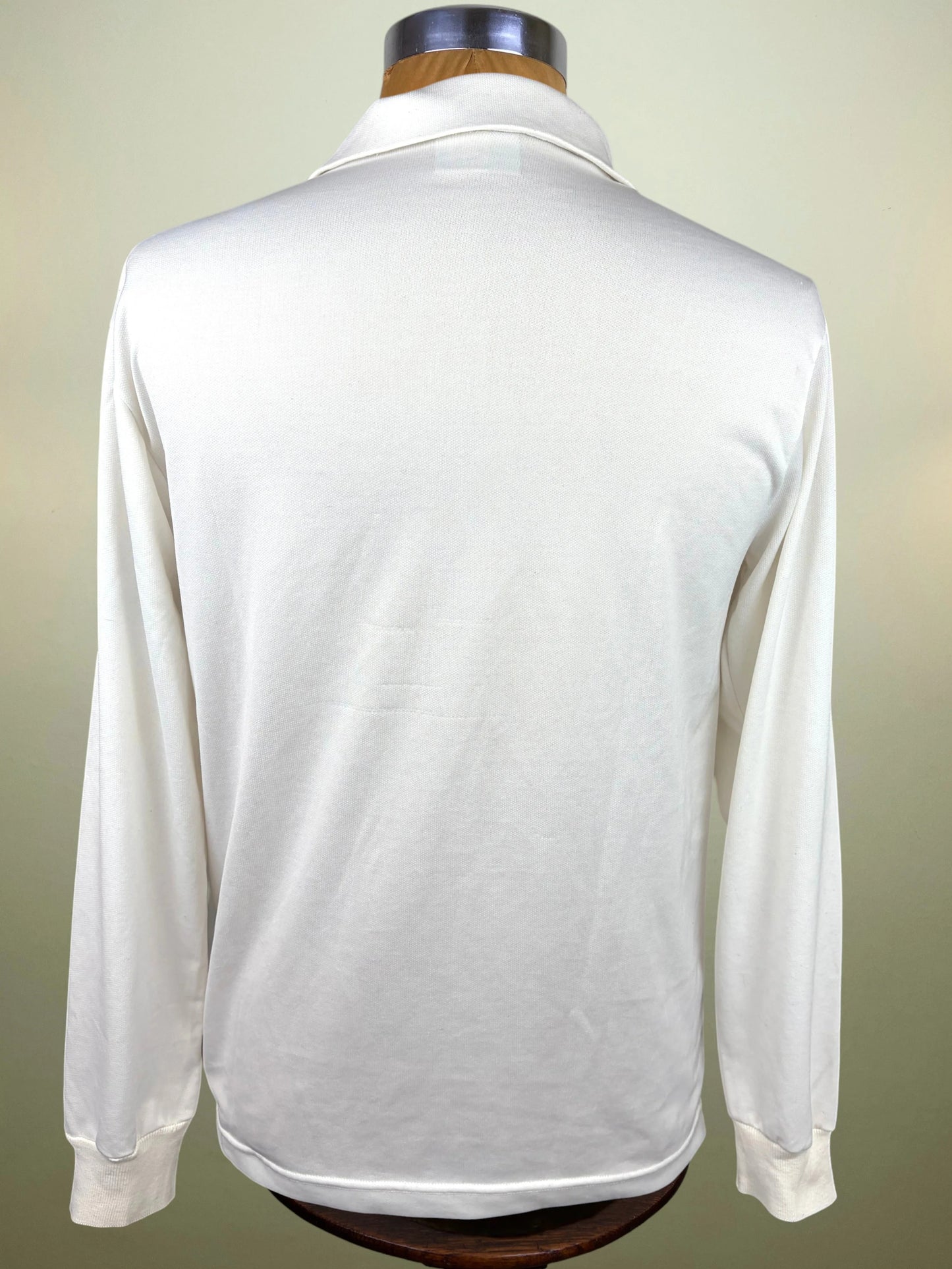 featuring blue 'ERG' lettering across the chest