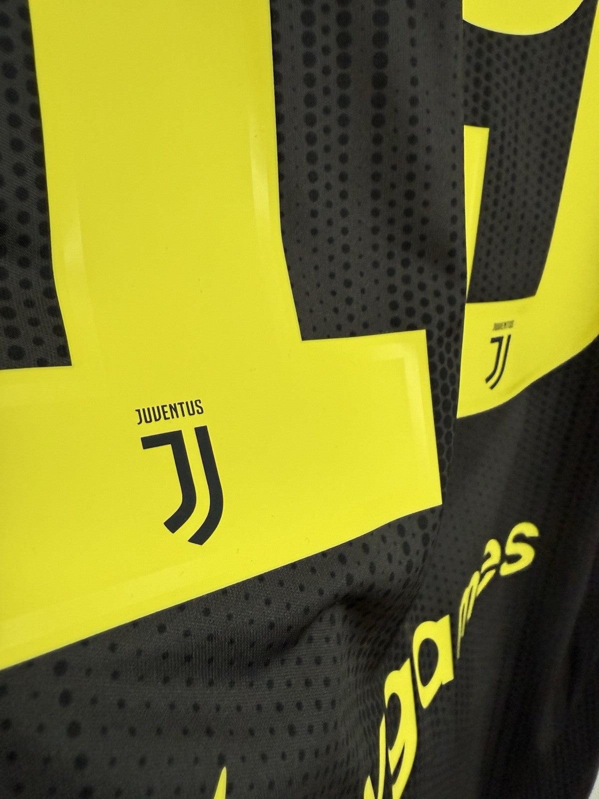 Juventus Bonucci #19 2018/19 Small 3rd Shirt Adidas Excellent Condition DP0455