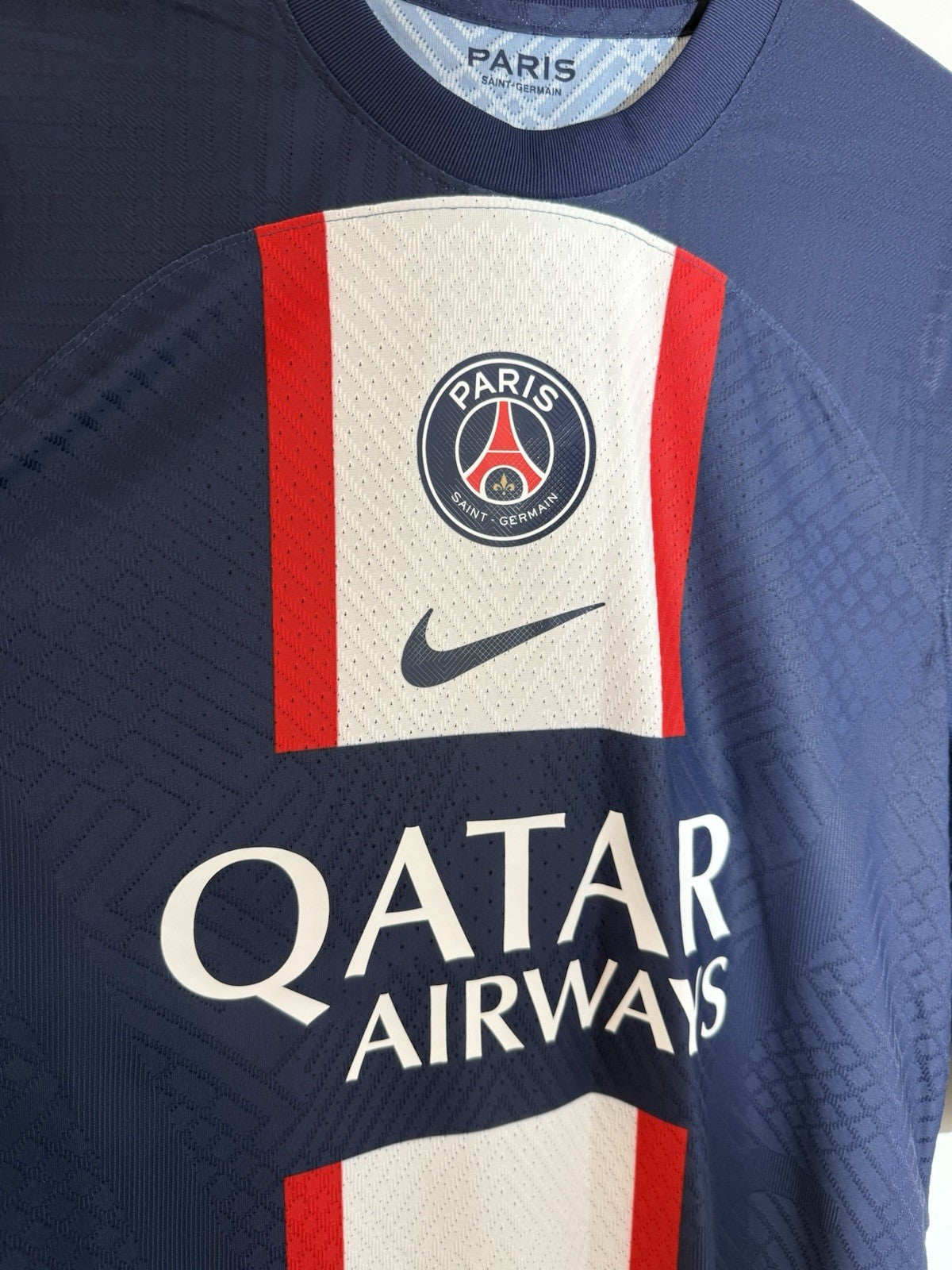 PSG Messi #30 DriFitAdv 2022/23 Medium Home Shirt Excellent Condition DJ7649-411