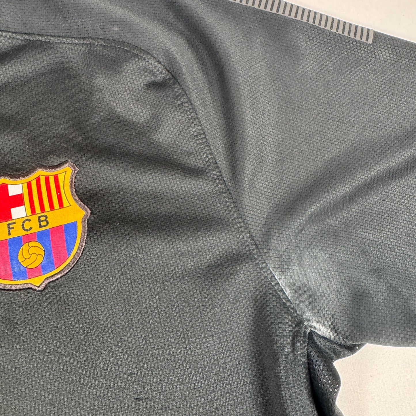 Barcelona 2011/2012 Away Football Shirt Large