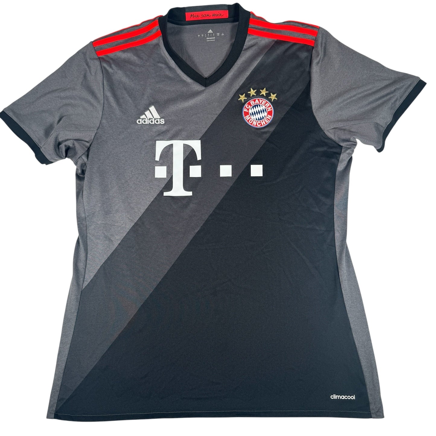 Bayern Munich 2016/2017 Away Football Shirt Large