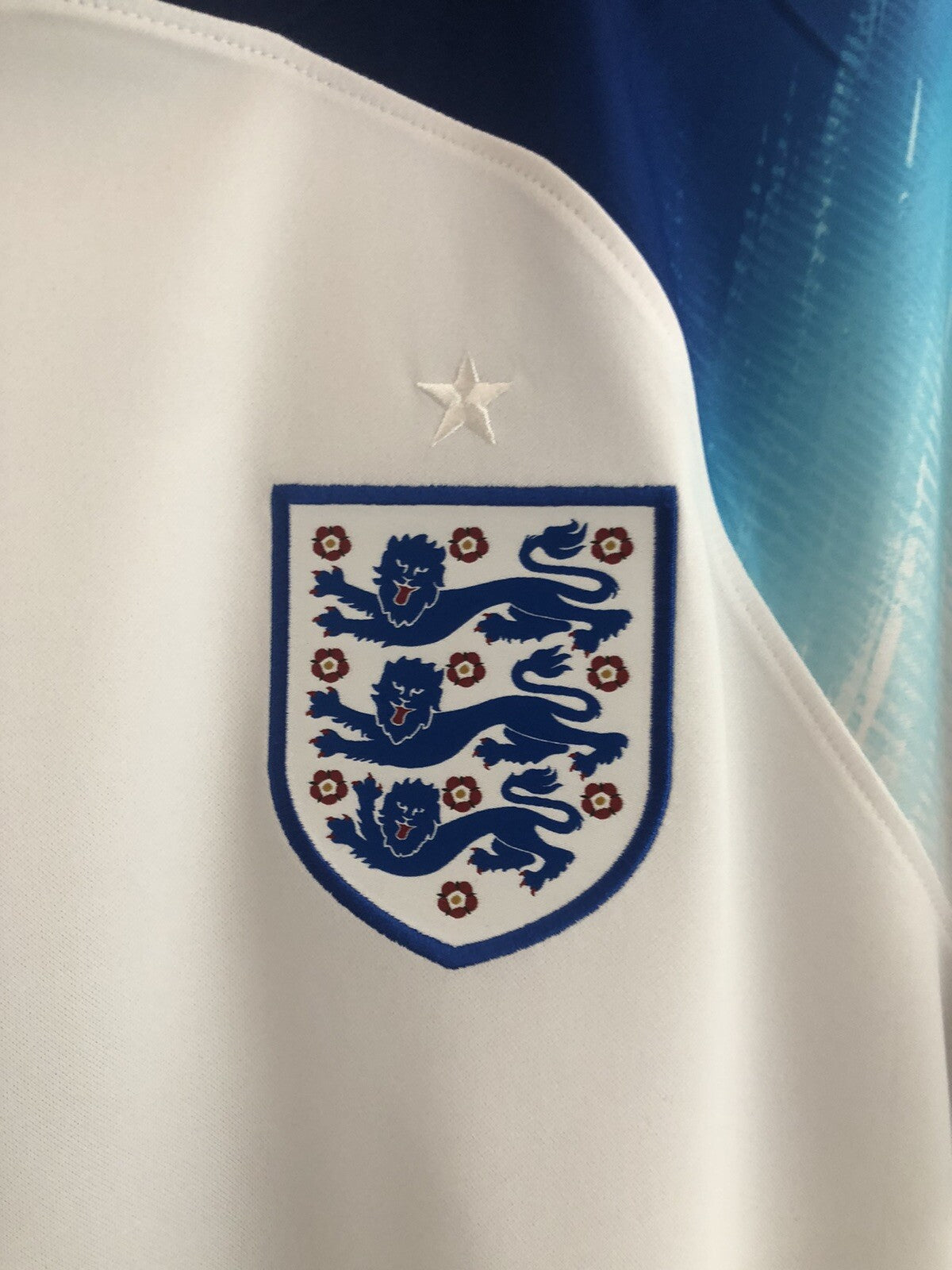 England Foden #20 2022 Medium Home Shirt Excellent Condition DN0687-100