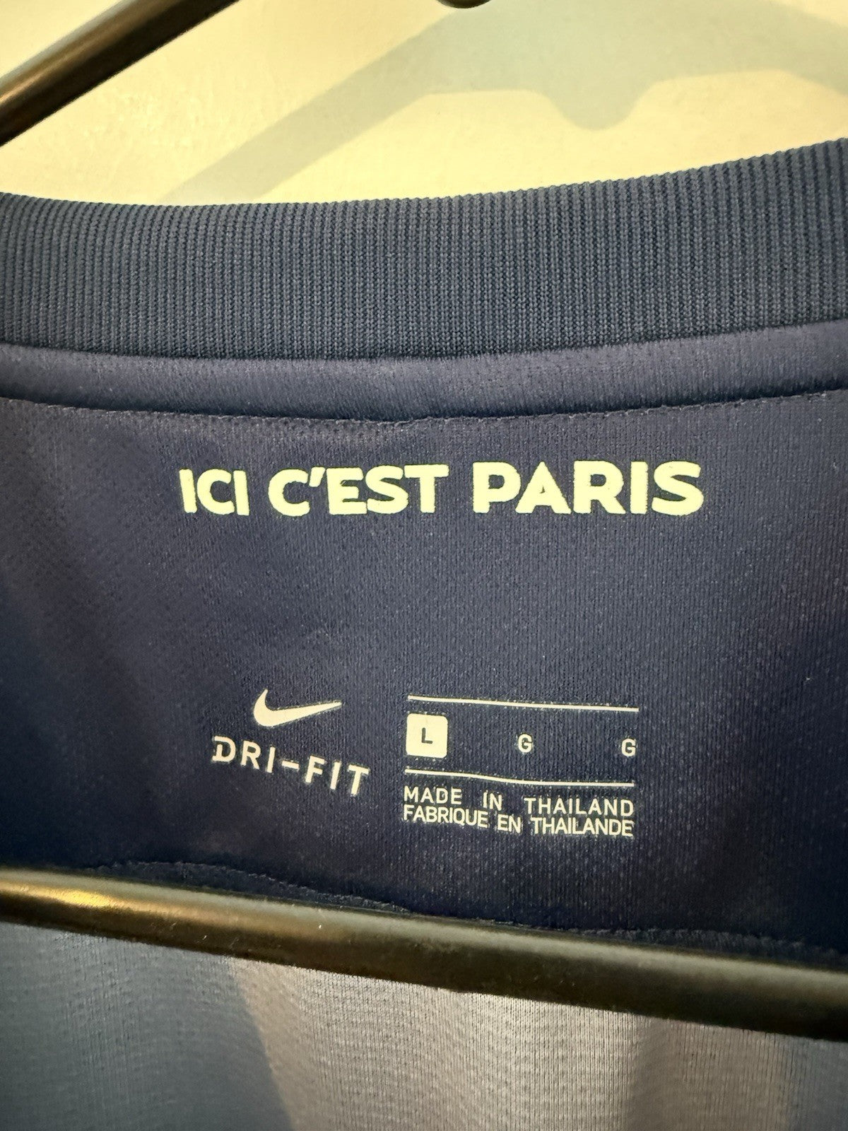 Paris St Germain 2016/17 Large Home Shirt Excellent Condition 776929-410