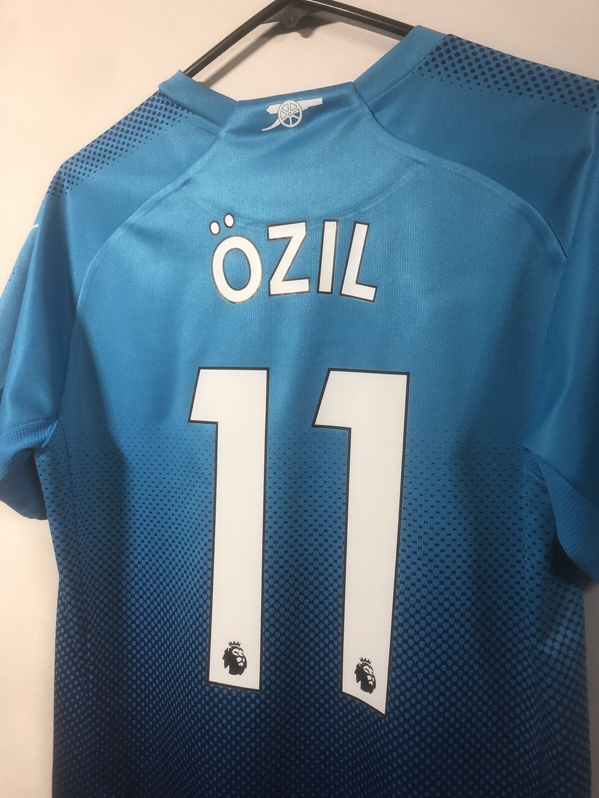 Arsenal Ozil #11 2017/18 Small Away Shirt Puma Excellent Condition 751512