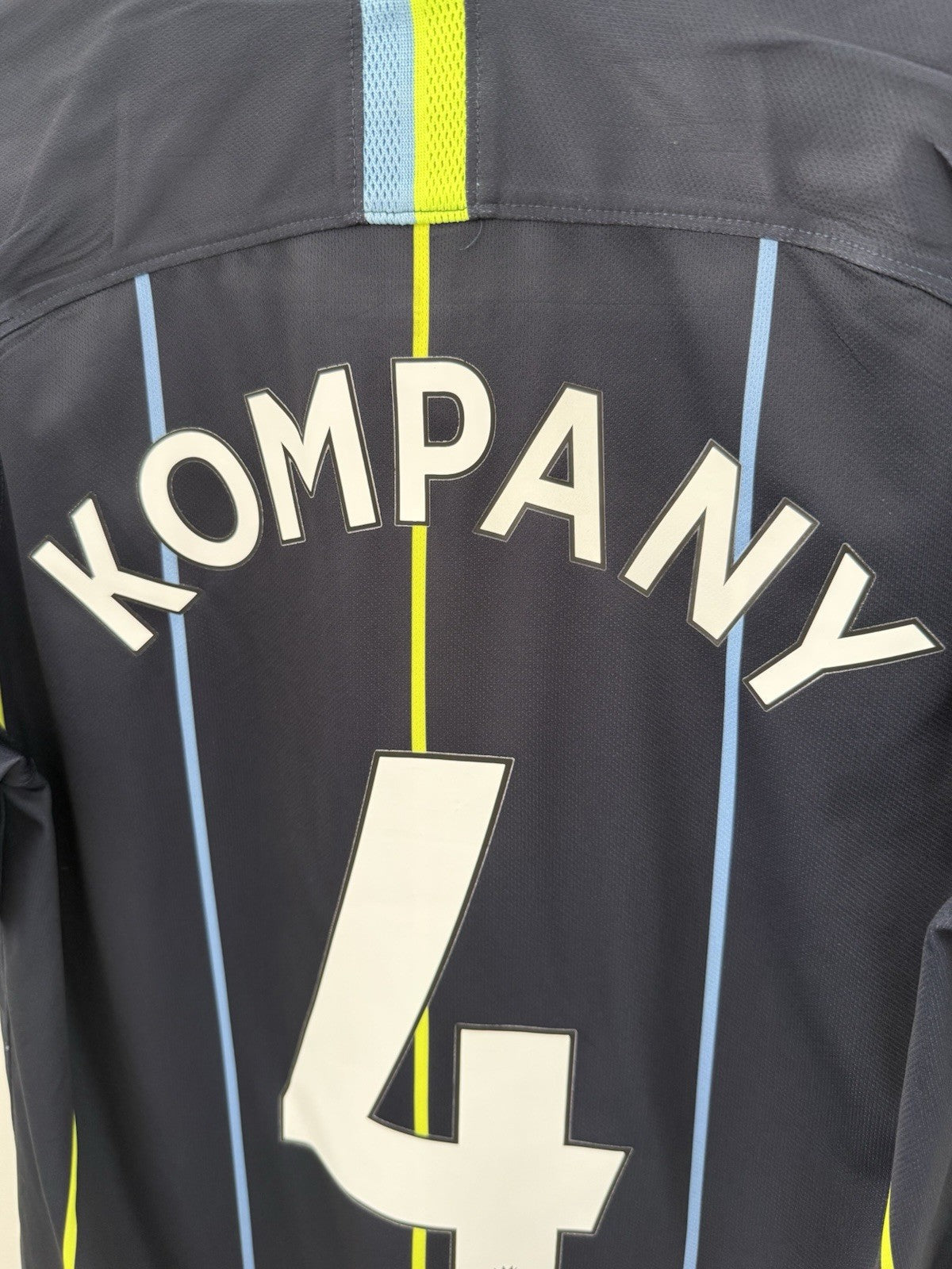 Manchester City Kompany #4 2018/19 Medium Away Excellent Condition 919002-476
