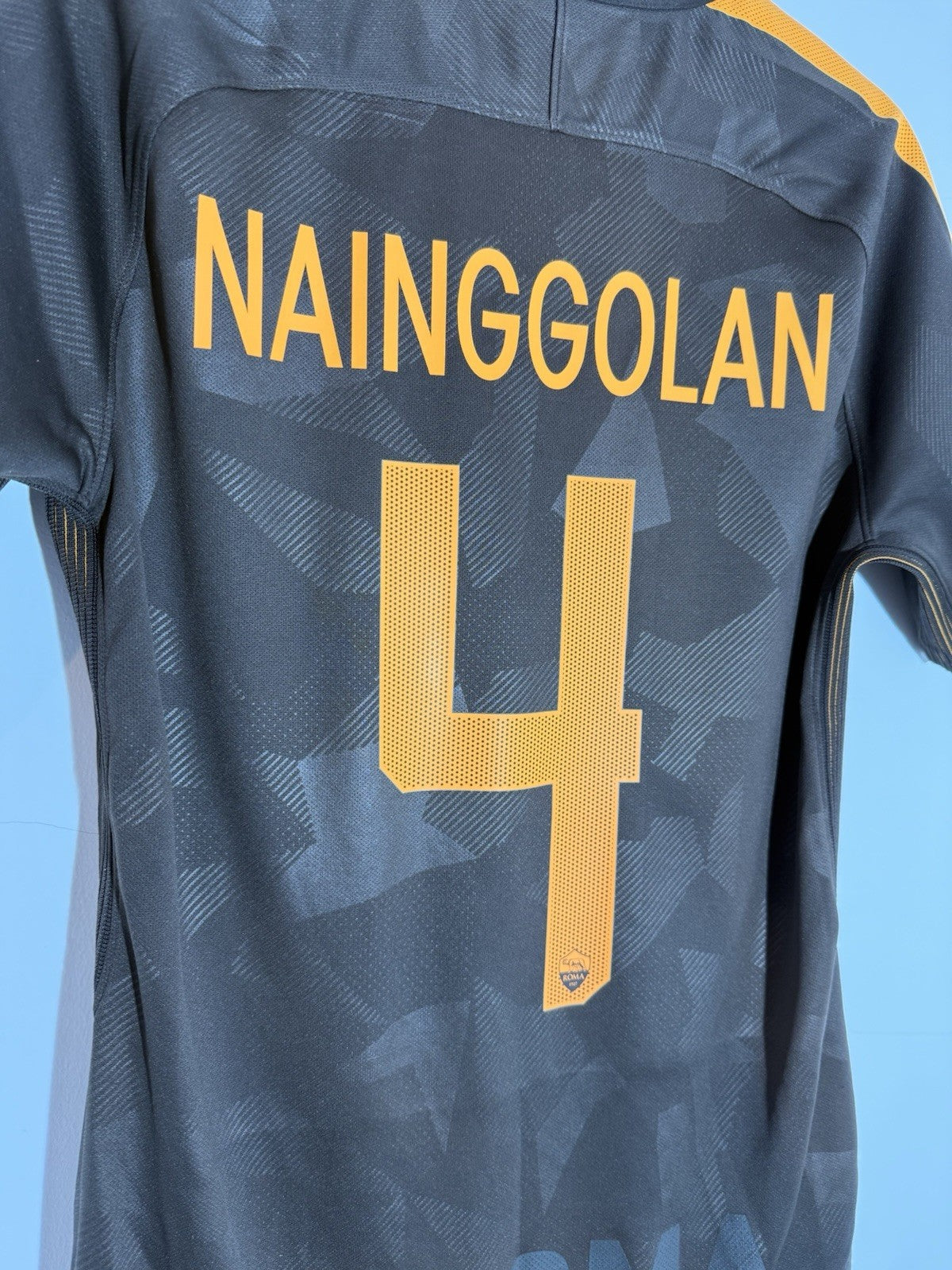 AS Roma Nainggolan #4 2017/18 3rd Medium Shirt Excellent Condition 847282-220