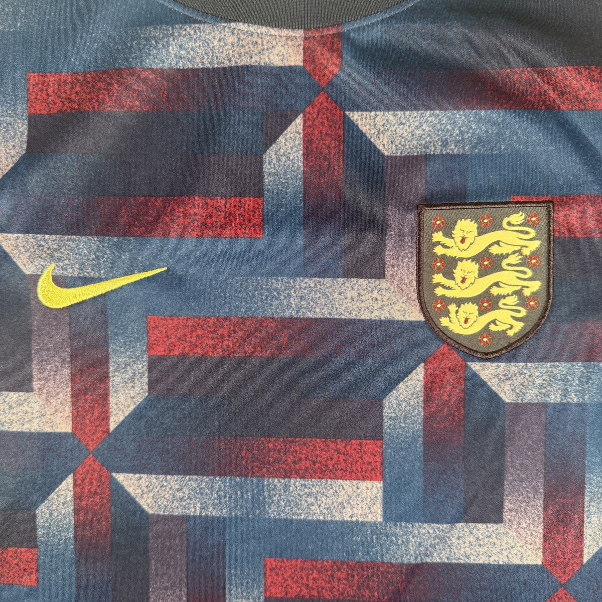 England 2024/2025/2026 Pre-Match Training Football Shirt Medium