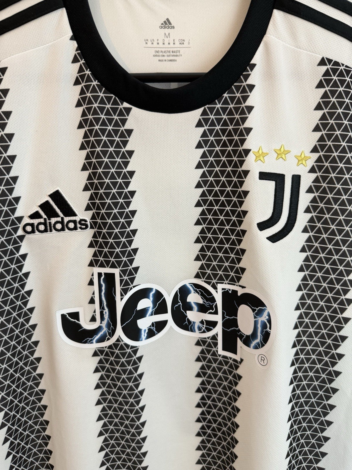 Juventus Chiesa #7 2022/23 Medium Home Shirt Excellent Condition H38907