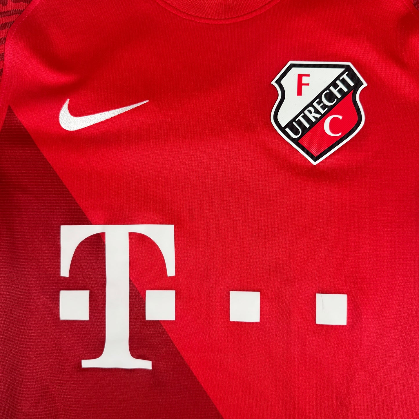 FC Utrecht 2021/2022 Home Football Shirt Small