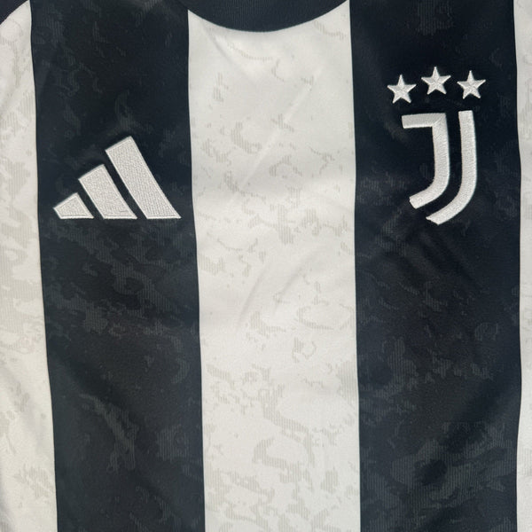Juventus 2024/2025 Home Football Shirt Medium