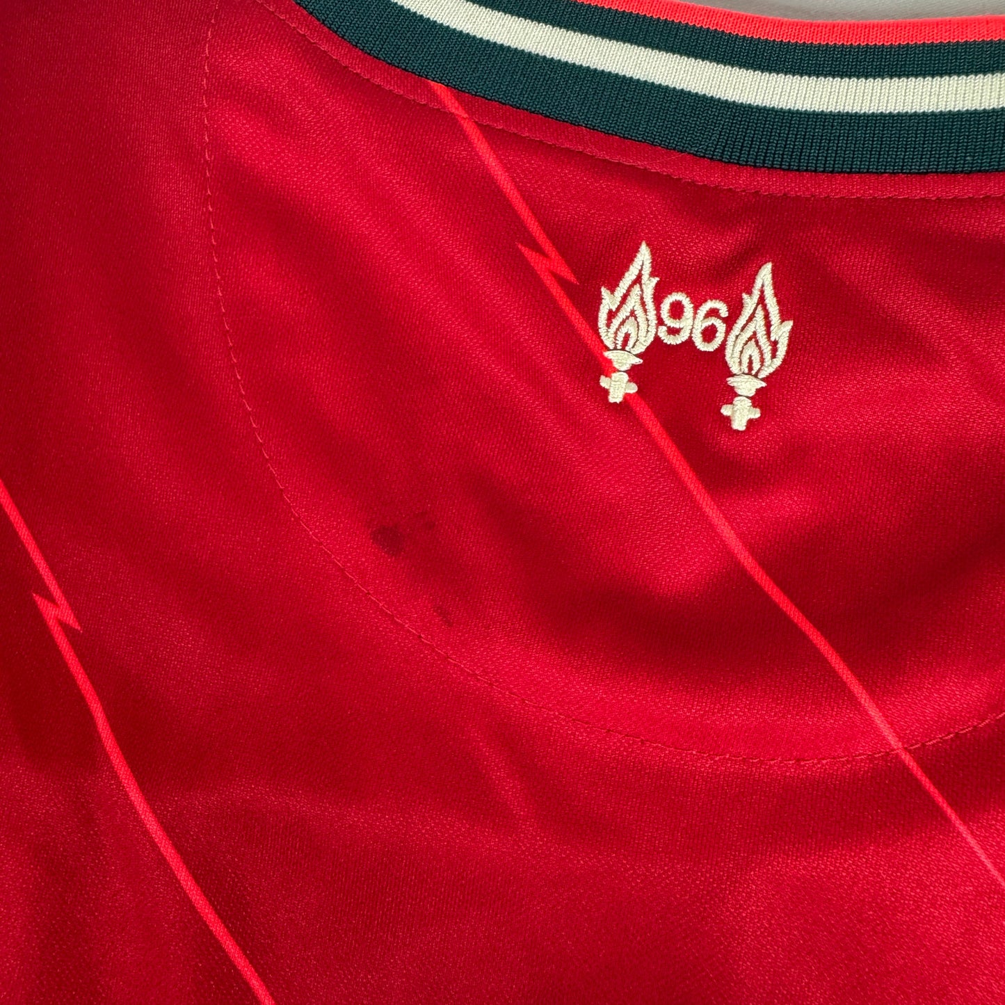Liverpool 2021/2022 Home Football Shirt Medium BNWT