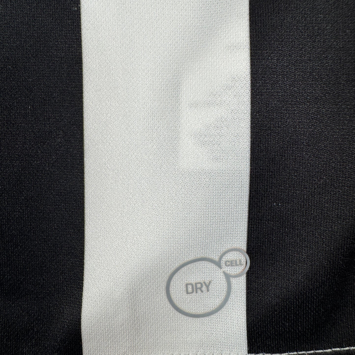 Newcastle United 2018/2019 Home Football Shirt Medium
